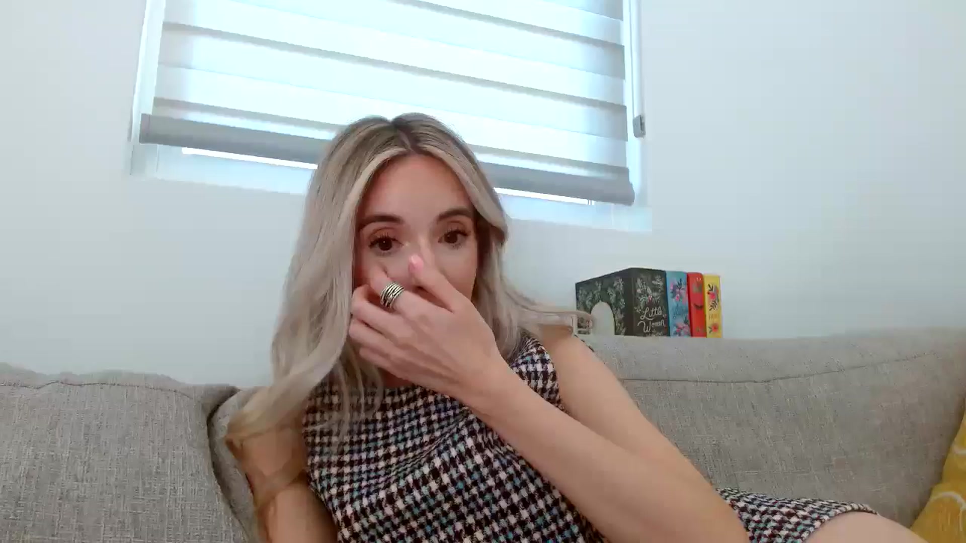 Gallery image thumbnail from Vegansoda's myfreecams stream on, 05/01/2024, 22:20 image 2 of 20