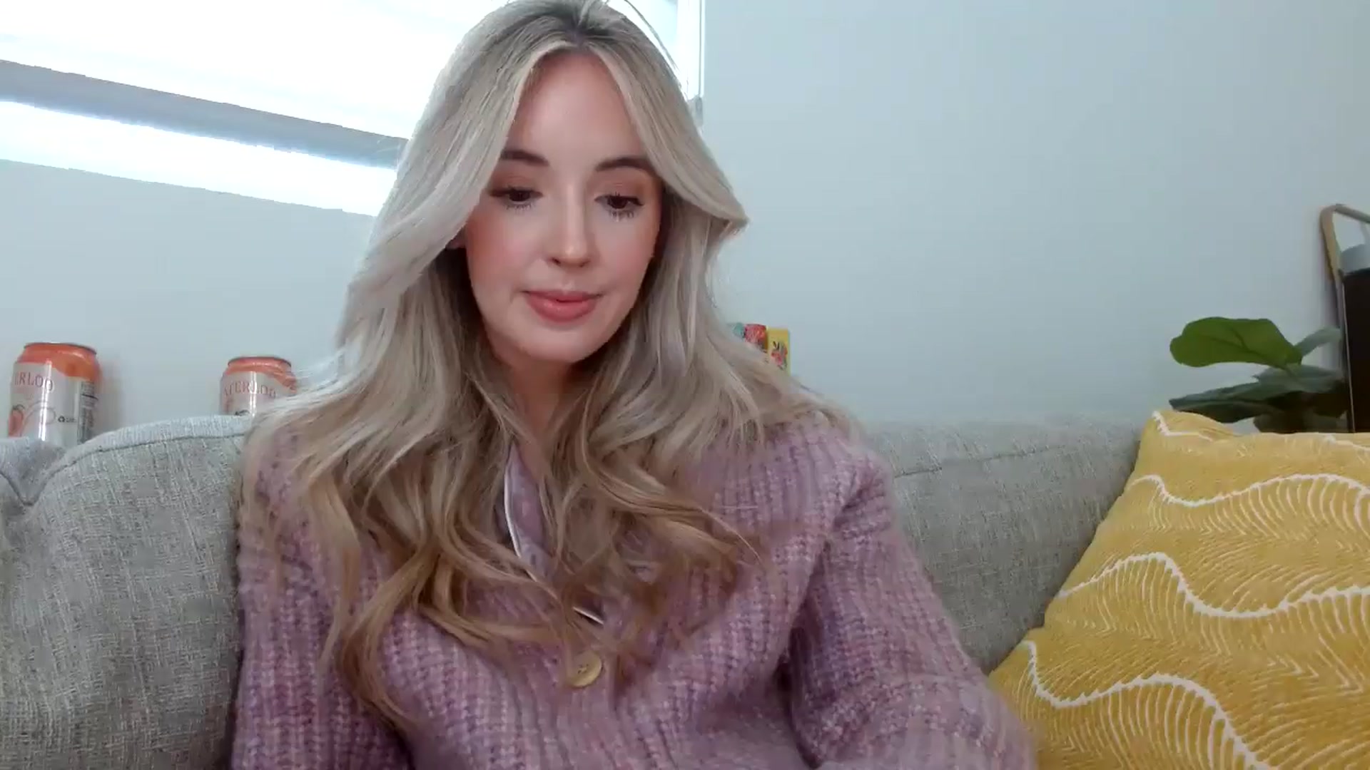 Gallery image thumbnail from Vegansoda's myfreecams stream on, 05/02/2024, 22:50 image 17 of 20