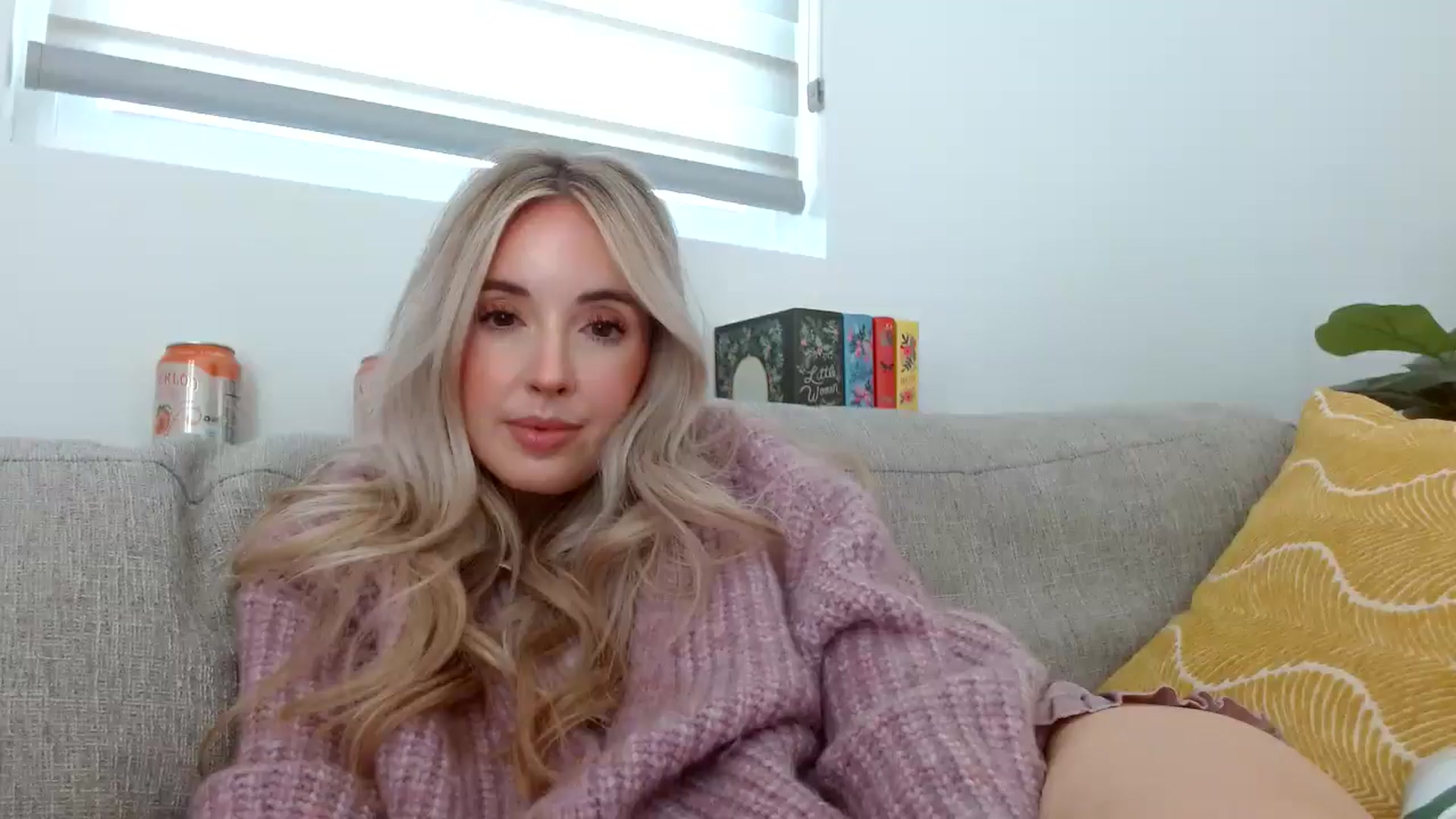 Gallery image thumbnail from Vegansoda's myfreecams stream on, 05/02/2024, 22:50 image 12 of 20