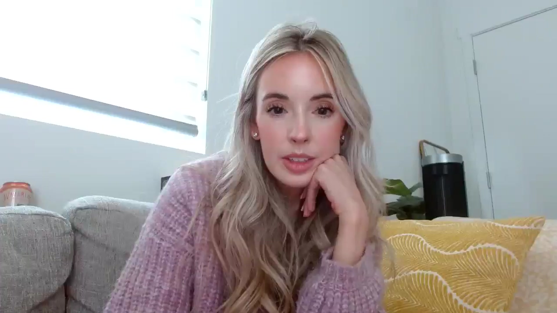 Gallery image thumbnail from Vegansoda's myfreecams stream on, 05/02/2024, 23:13 image 13 of 20