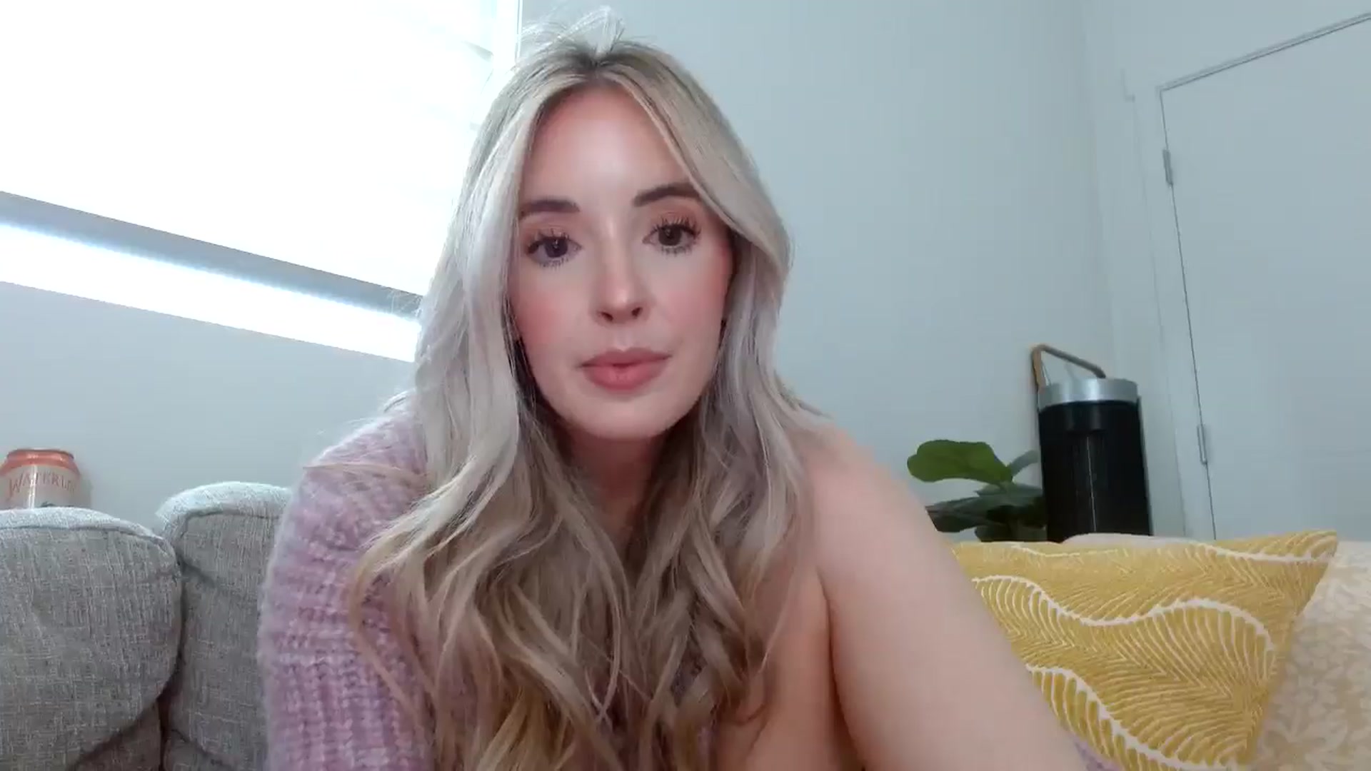 Gallery image thumbnail from Vegansoda's myfreecams stream on, 05/02/2024, 23:13 image 16 of 20