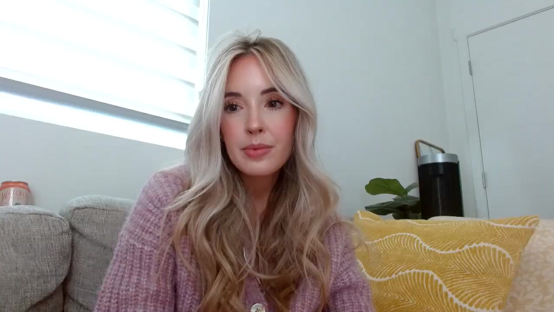 Gallery image thumbnail from Vegansoda's myfreecams stream on, 05/02/2024, 23:13 image 10 of 20