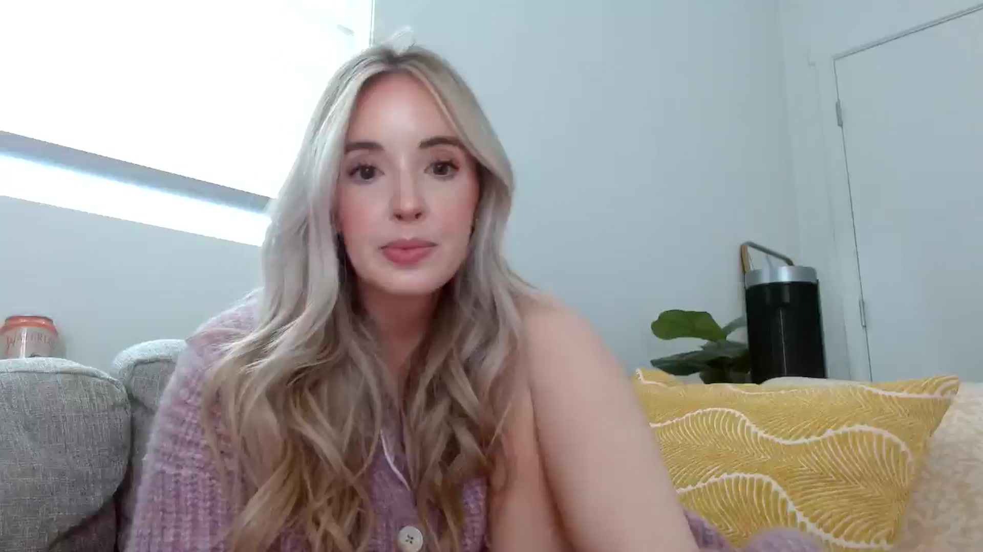 Gallery image thumbnail from Vegansoda's myfreecams stream on, 05/02/2024, 23:13 image 15 of 20
