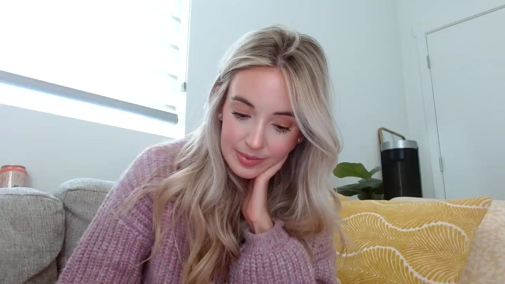Gallery image thumbnail from Vegansoda's myfreecams stream on, 05/02/2024, 23:13 image 2 of 20