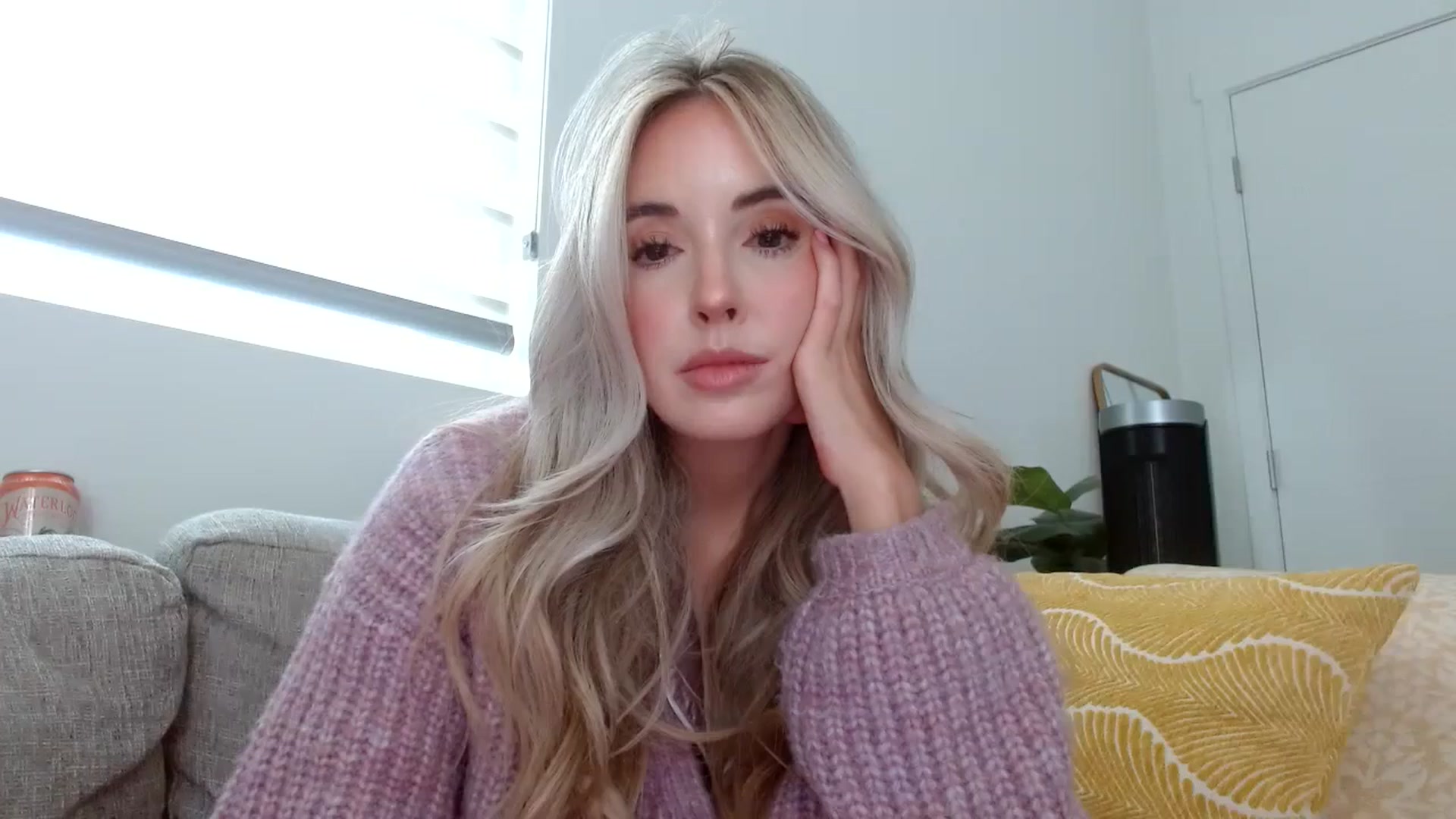 Gallery image thumbnail from Vegansoda's myfreecams stream on, 05/02/2024, 23:13 image 7 of 20