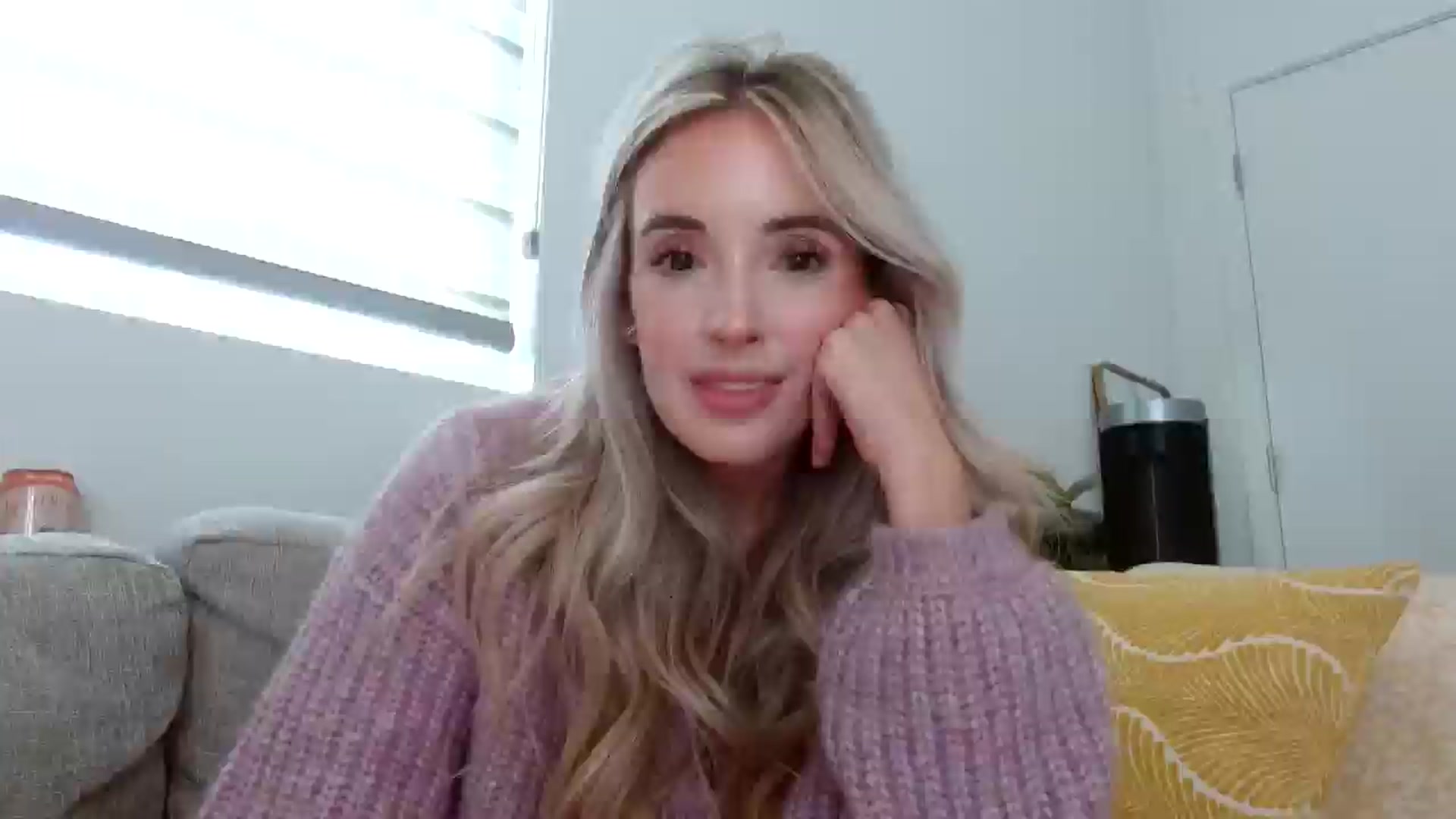 Gallery image thumbnail from Vegansoda's myfreecams stream on, 05/02/2024, 23:13 image 4 of 20