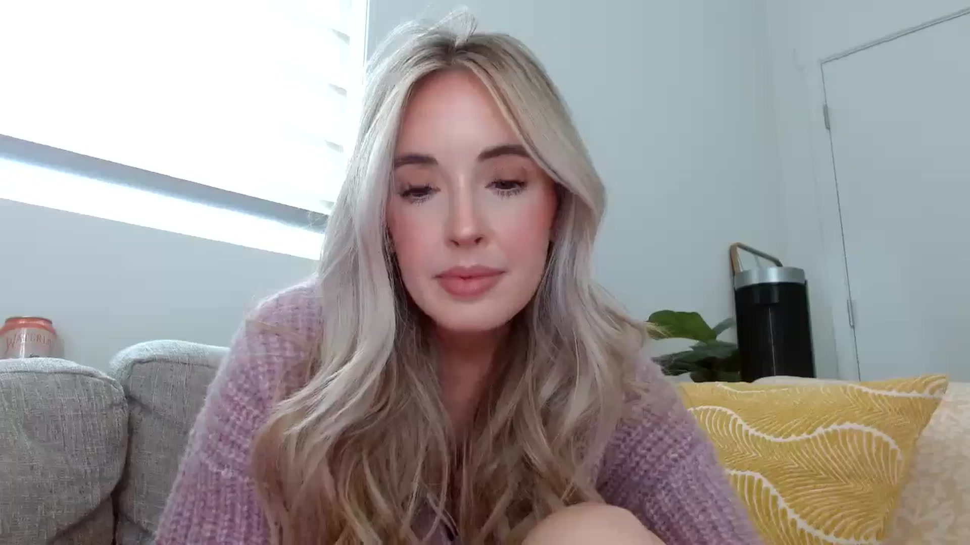 Gallery image thumbnail from Vegansoda's myfreecams stream on, 05/02/2024, 23:13 image 17 of 20
