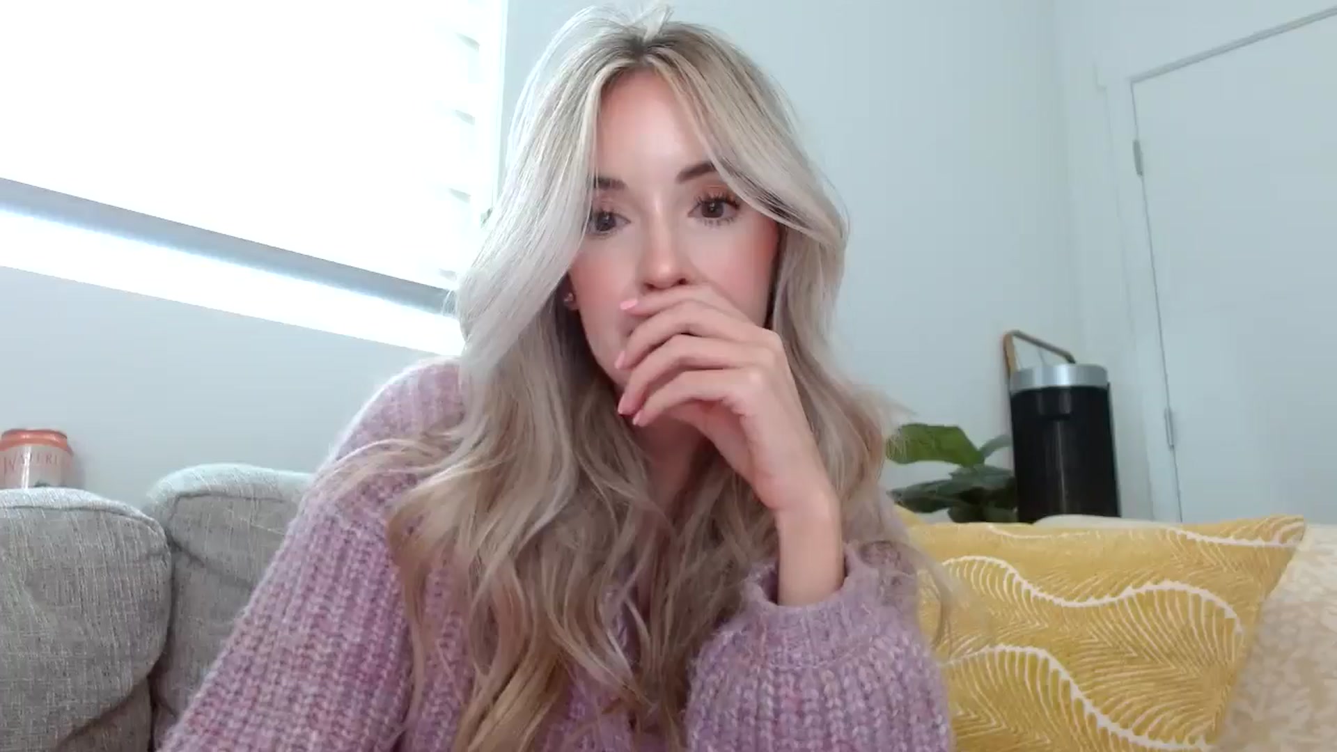 Gallery image thumbnail from Vegansoda's myfreecams stream on, 05/02/2024, 23:13 image 1 of 20