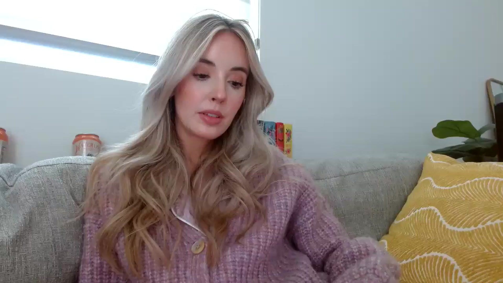 Gallery image thumbnail from Vegansoda's myfreecams stream on, 05/02/2024, 23:13 image 19 of 20