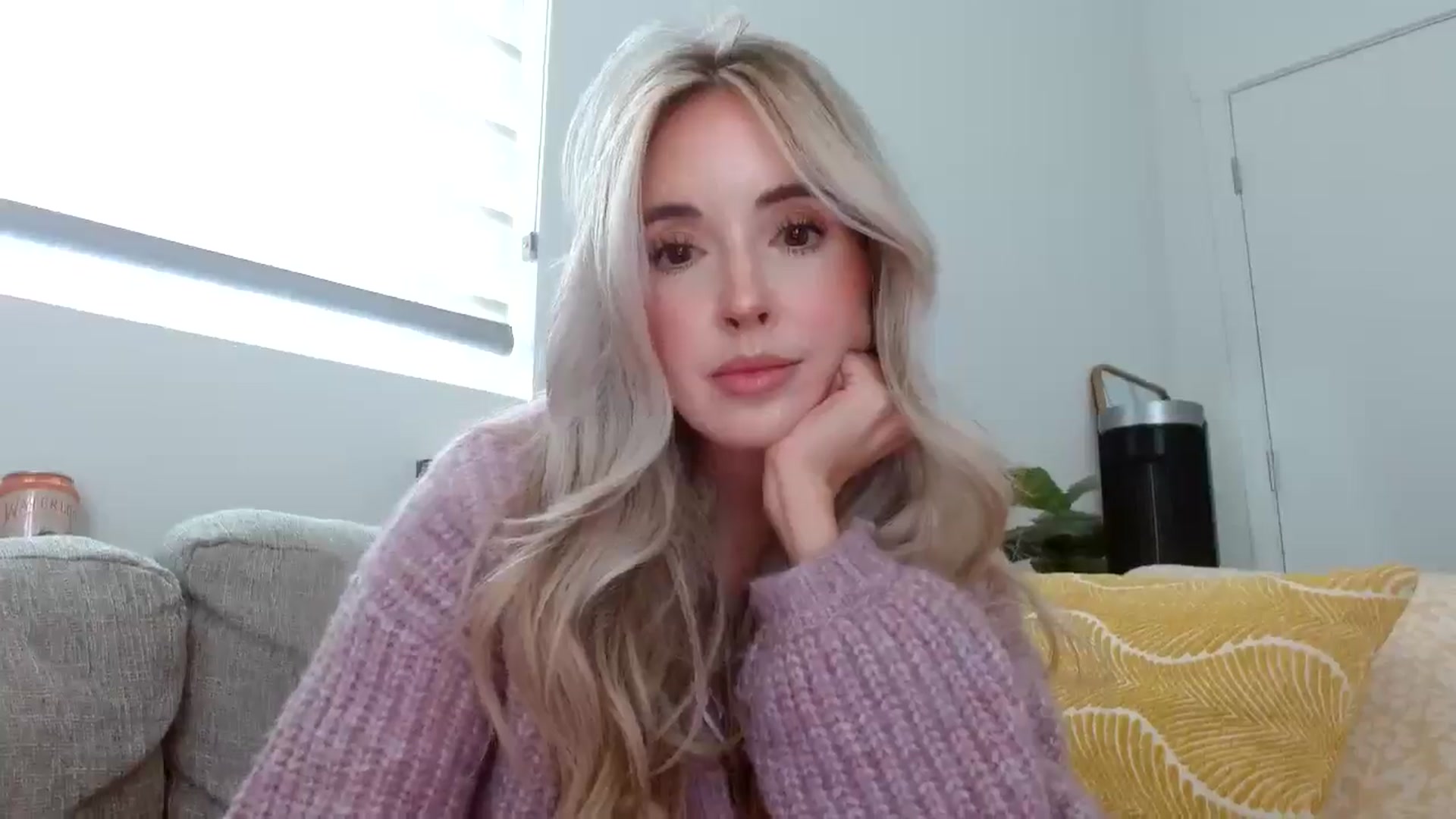 Gallery image thumbnail from Vegansoda's myfreecams stream on, 05/02/2024, 23:13 image 6 of 20