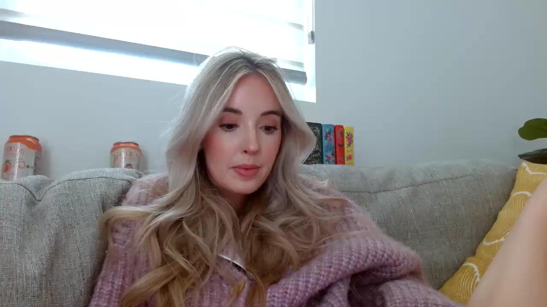 Gallery image thumbnail from Vegansoda's myfreecams stream on, 05/02/2024, 23:31 image 6 of 20