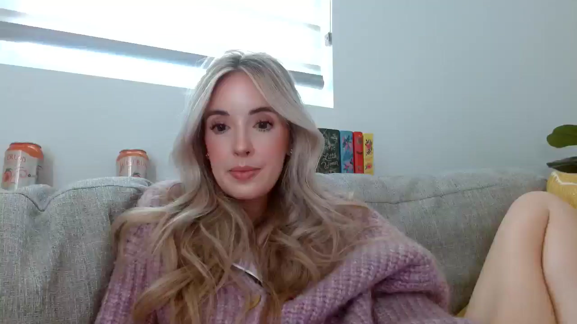 Gallery image thumbnail from Vegansoda's myfreecams stream on, 05/02/2024, 23:31 image 5 of 20