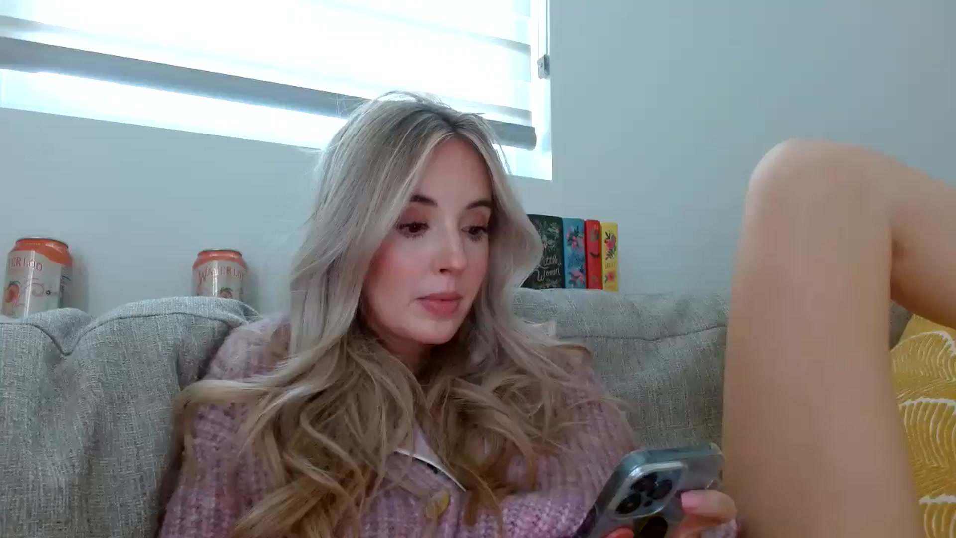 Gallery image thumbnail from Vegansoda's myfreecams stream on, 05/02/2024, 23:31 image 14 of 20