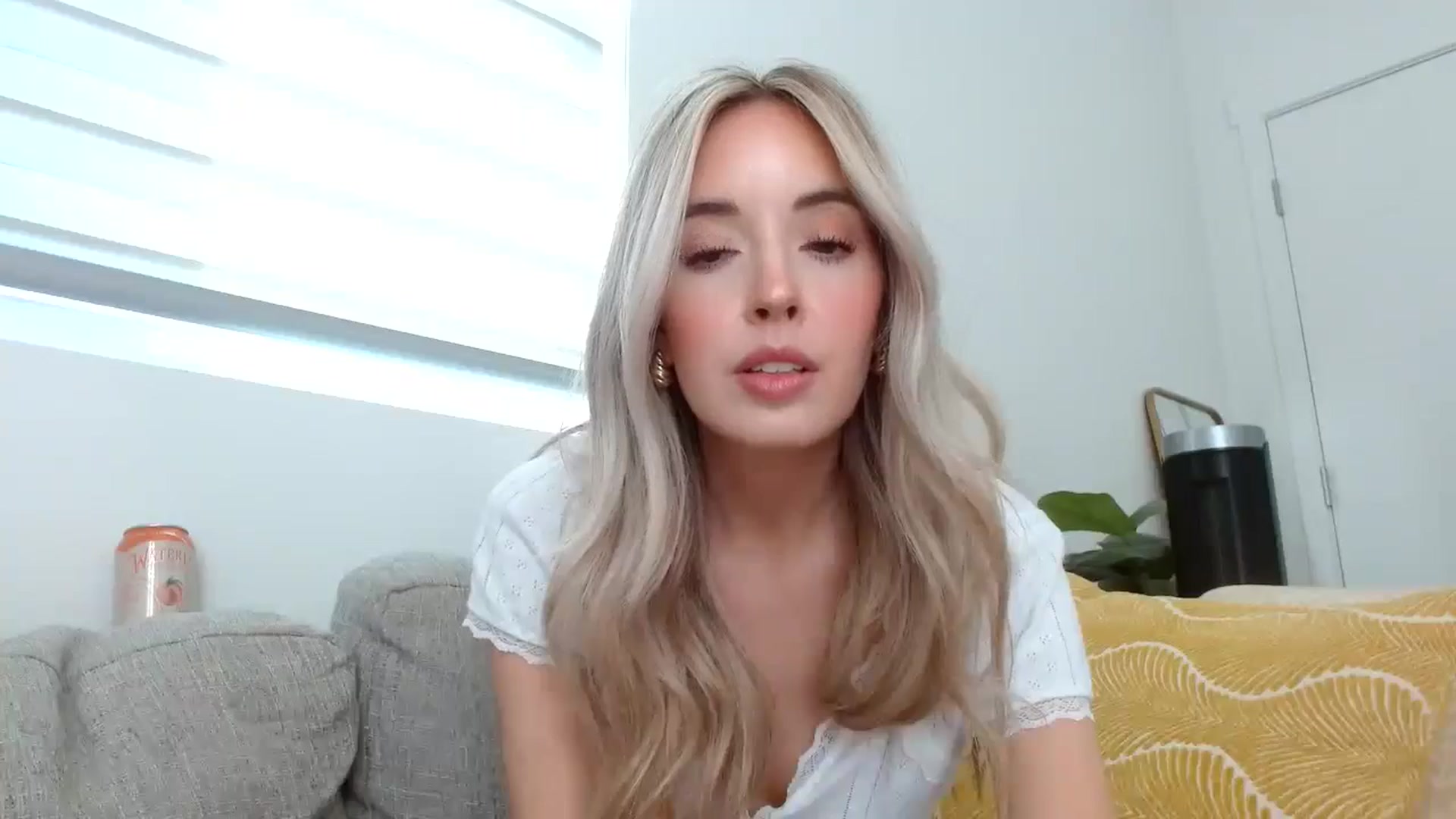 Gallery image thumbnail from Vegansoda's myfreecams stream on, 05/03/2024, 23:54 image 16 of 20