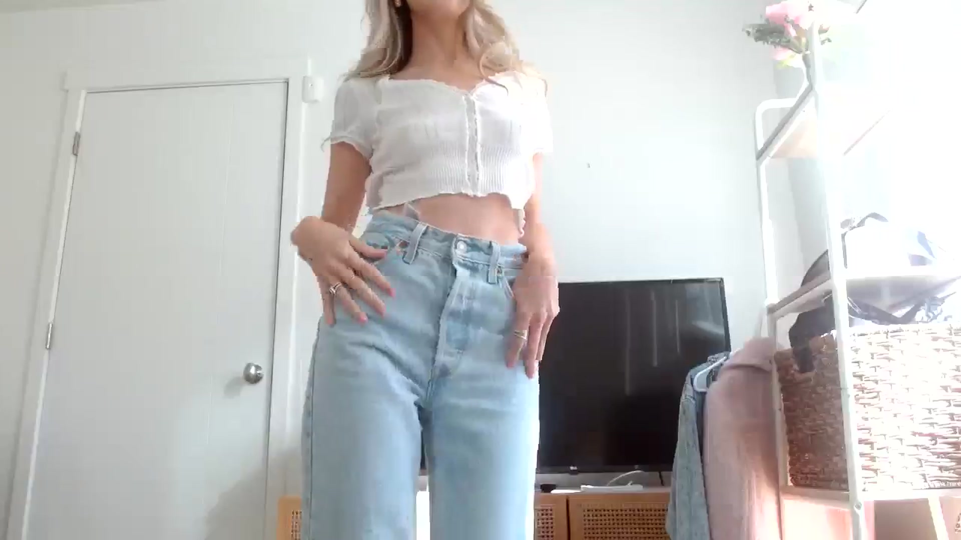 Gallery image thumbnail from Vegansoda's myfreecams stream on, 05/03/2024, 23:54 image 19 of 20