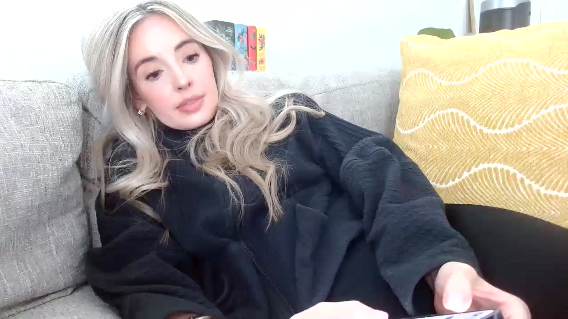 Gallery image thumbnail from Vegansoda's myfreecams stream on, 05/04/2024, 22:03 image 6 of 20