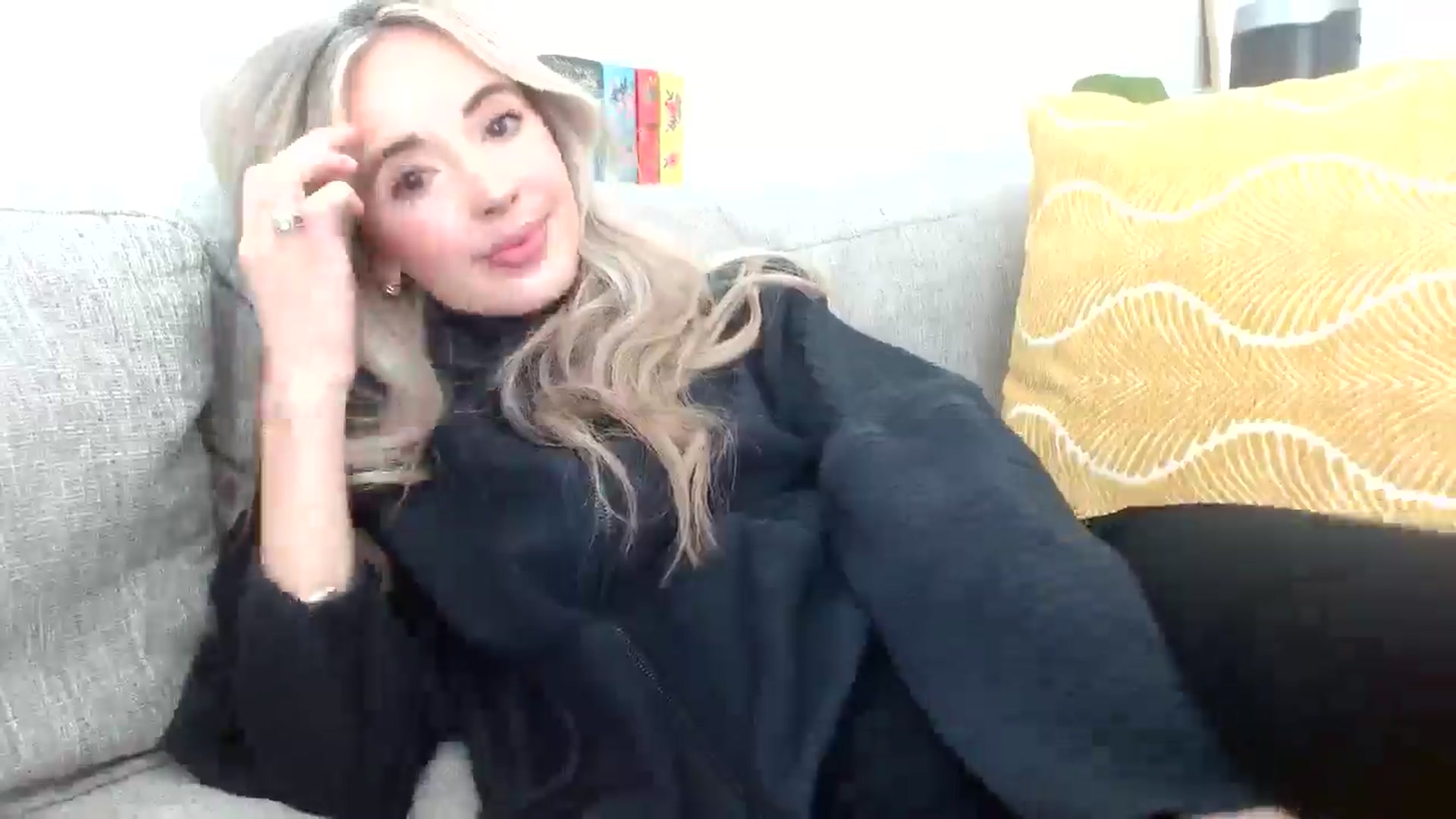 Gallery image thumbnail from Vegansoda's myfreecams stream on, 05/04/2024, 22:03 image 5 of 20