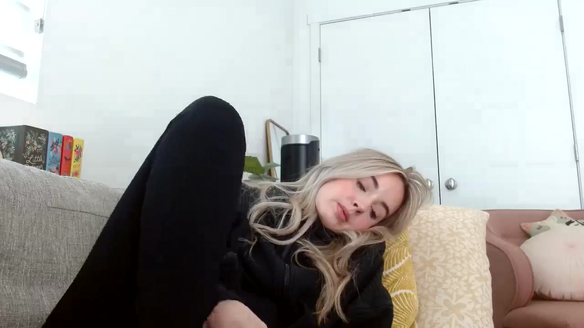Gallery image thumbnail from Vegansoda's myfreecams stream on, 05/04/2024, 22:03 image 17 of 20