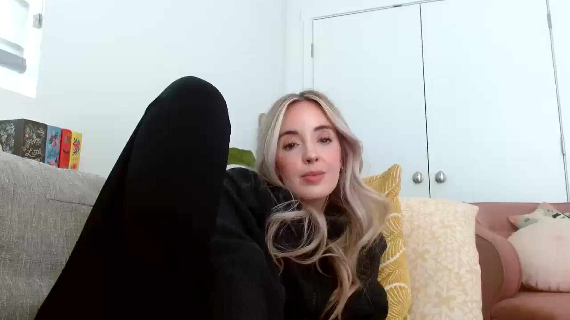 Gallery image thumbnail from Vegansoda's myfreecams stream on, 05/04/2024, 22:03 image 18 of 20