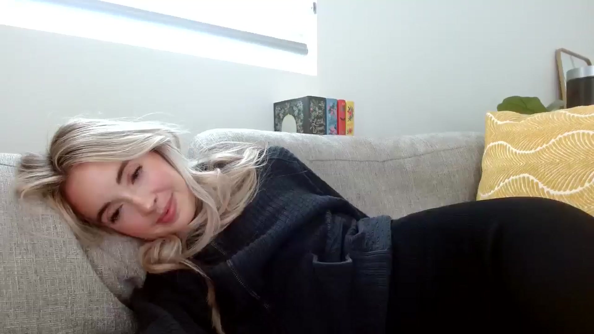 Gallery image thumbnail from Vegansoda's myfreecams stream on, 05/04/2024, 23:00 image 6 of 20