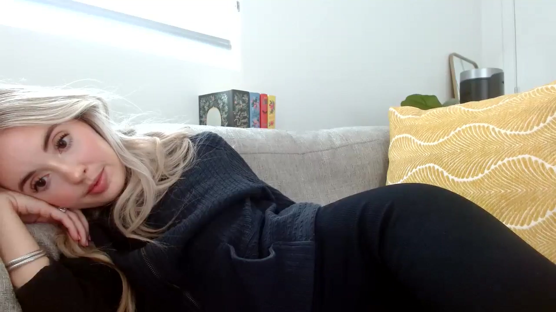 Gallery image thumbnail from Vegansoda's myfreecams stream on, 05/04/2024, 23:00 image 4 of 20