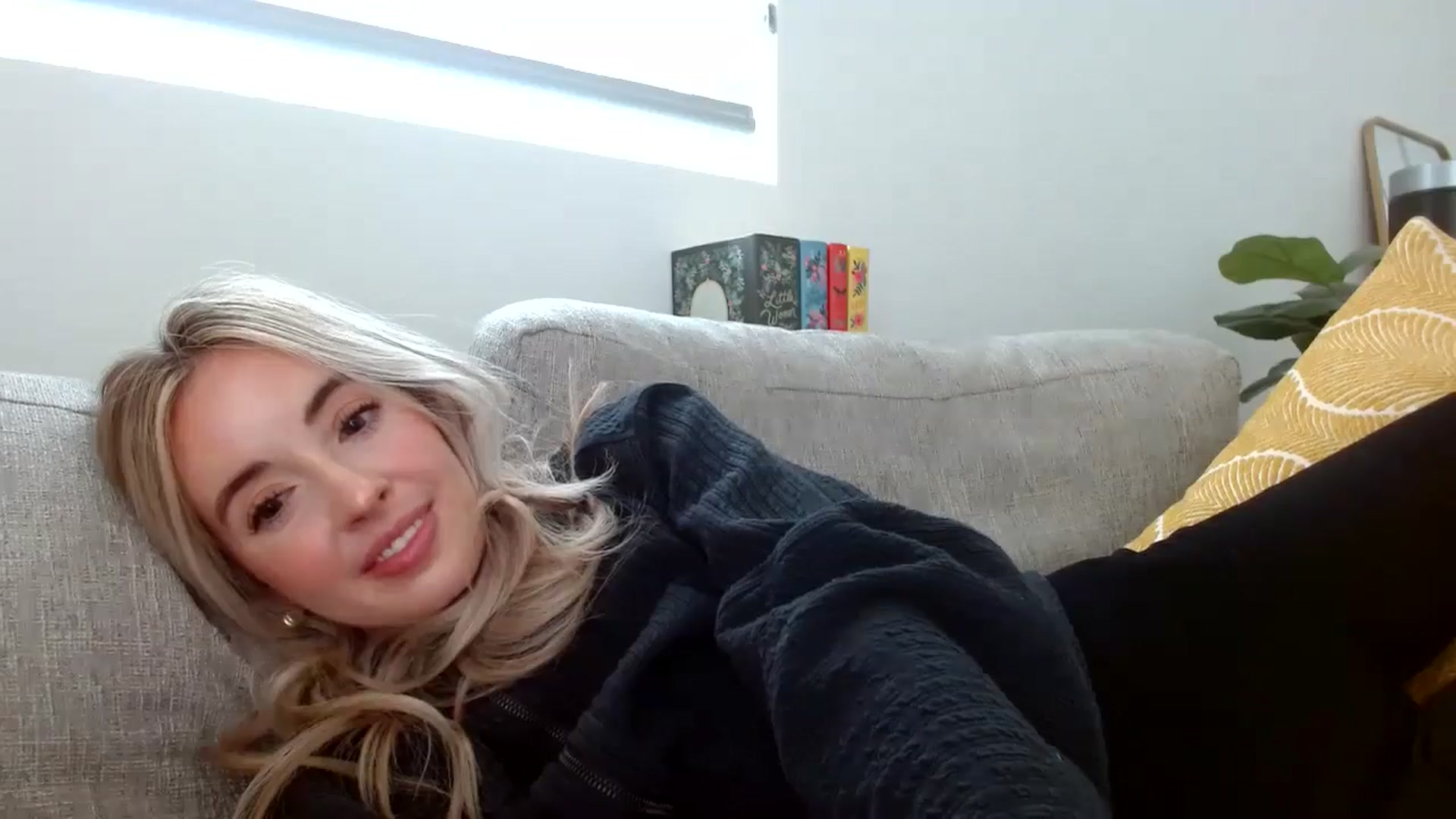 Gallery image thumbnail from Vegansoda's myfreecams stream on, 05/04/2024, 23:00 image 15 of 20