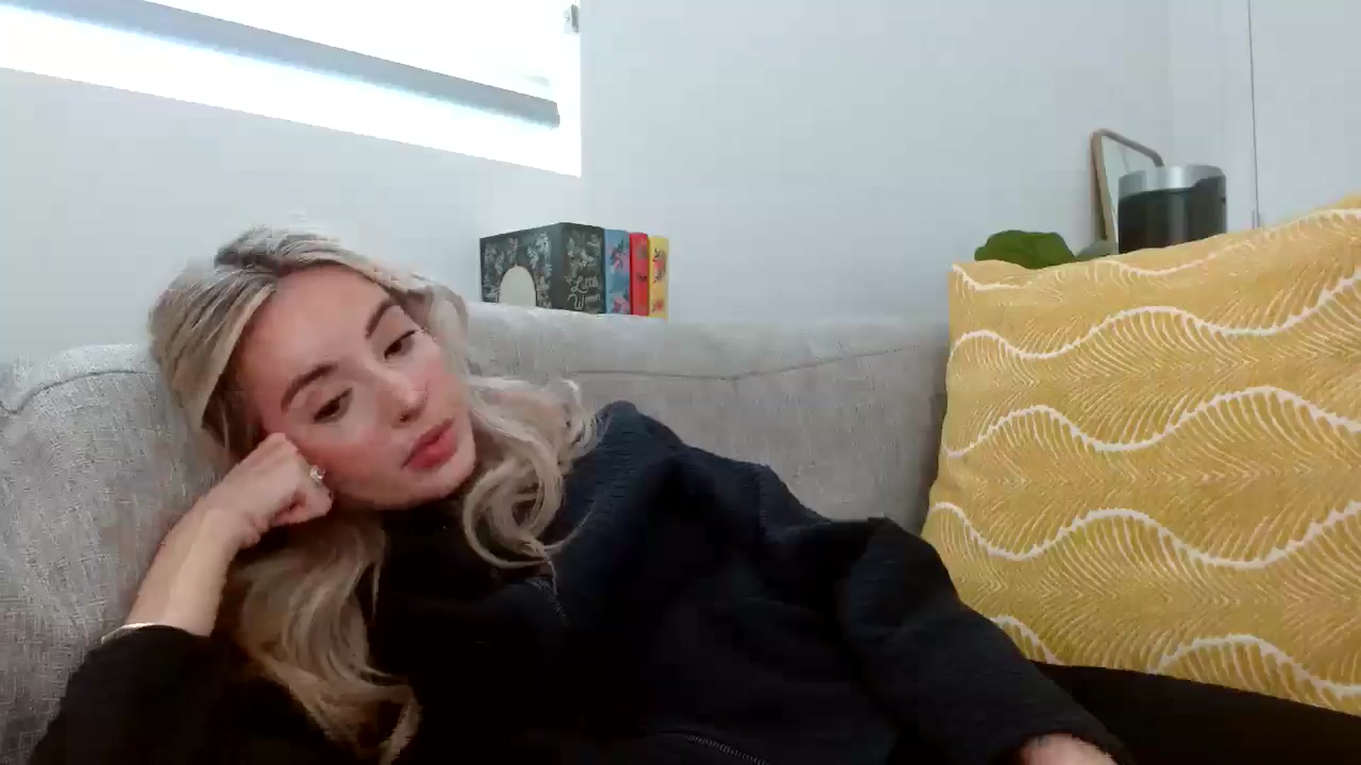 Gallery image thumbnail from Vegansoda's myfreecams stream on, 05/04/2024, 23:00 image 3 of 20