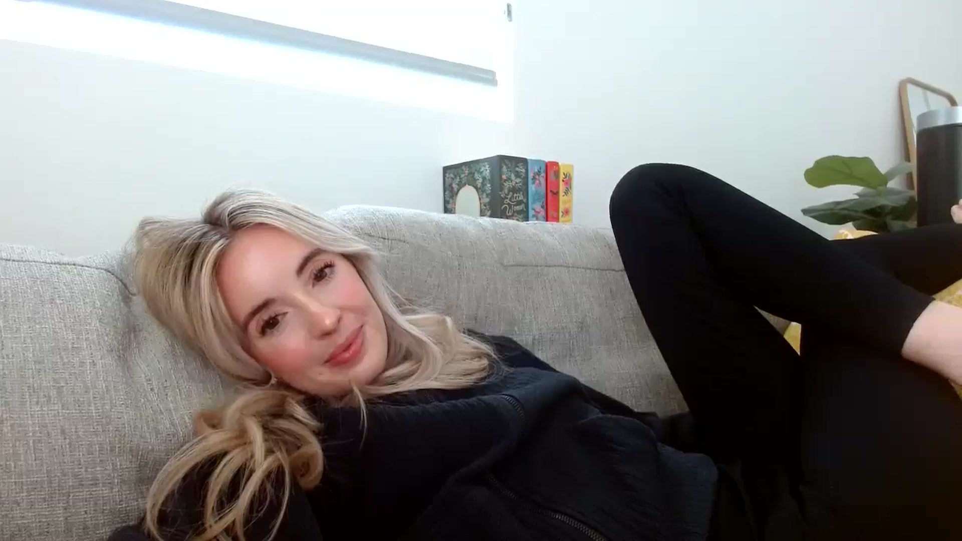 Gallery image thumbnail from Vegansoda's myfreecams stream on, 05/04/2024, 23:00 image 10 of 20