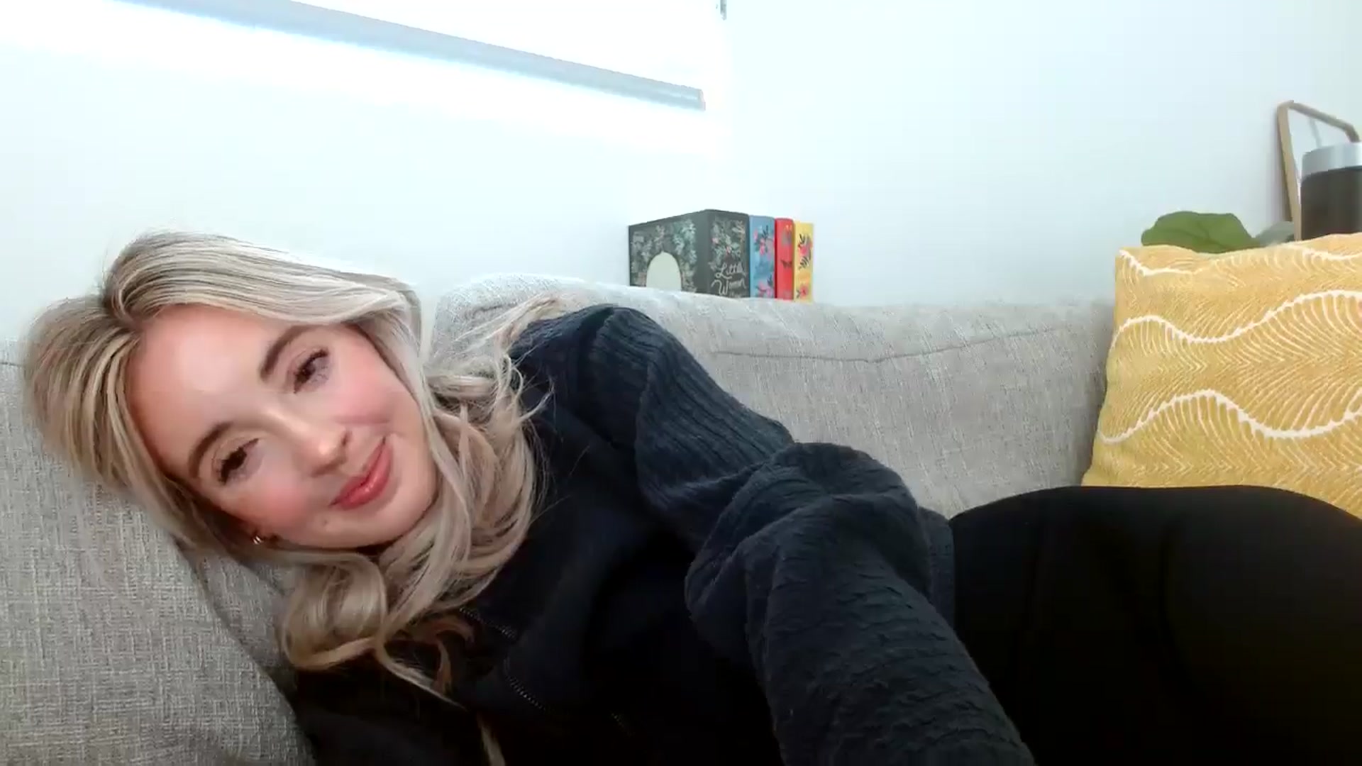 Gallery image thumbnail from Vegansoda's myfreecams stream on, 05/04/2024, 23:00 image 7 of 20