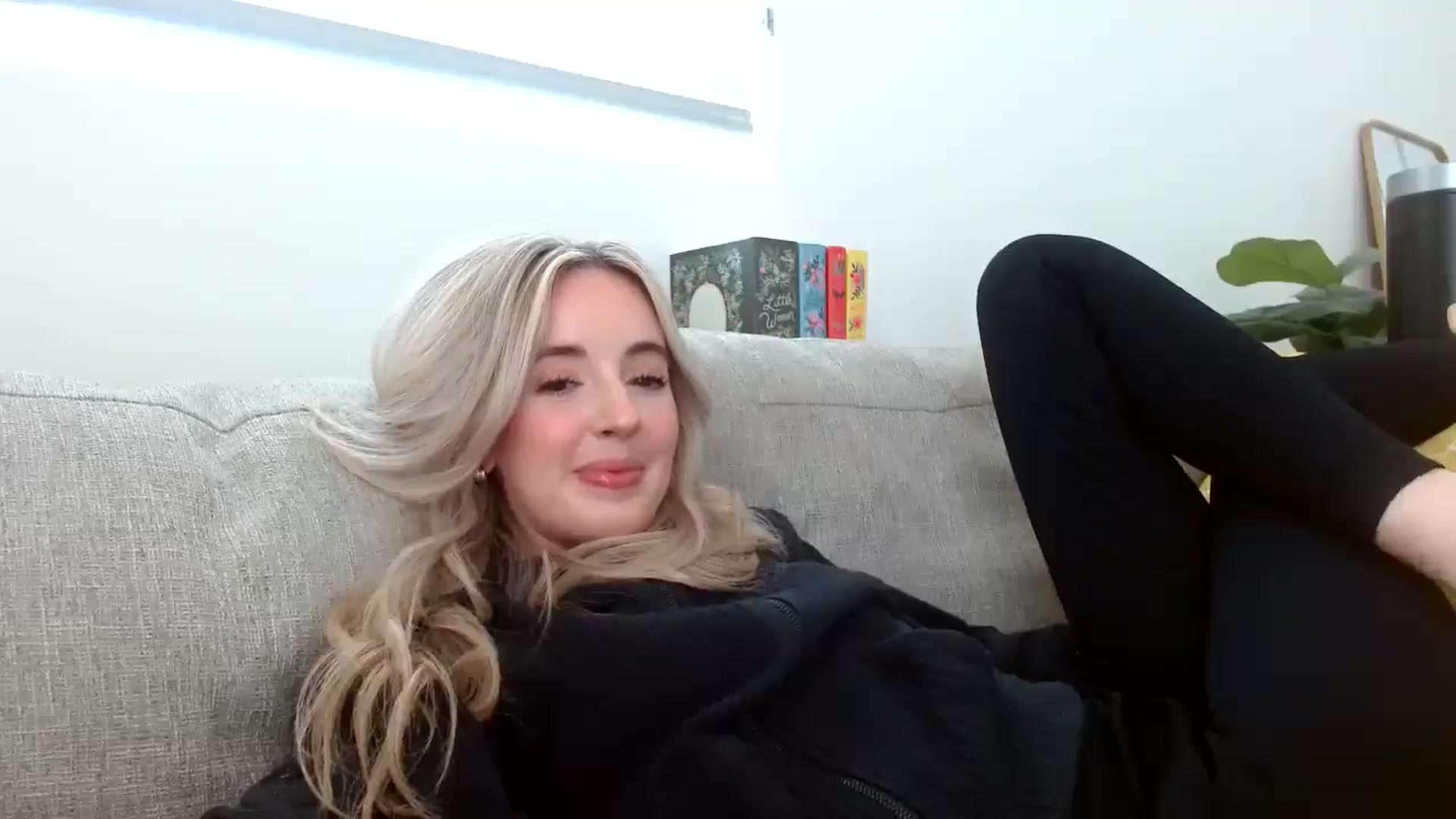 Gallery image thumbnail from Vegansoda's myfreecams stream on, 05/04/2024, 23:00 image 9 of 20