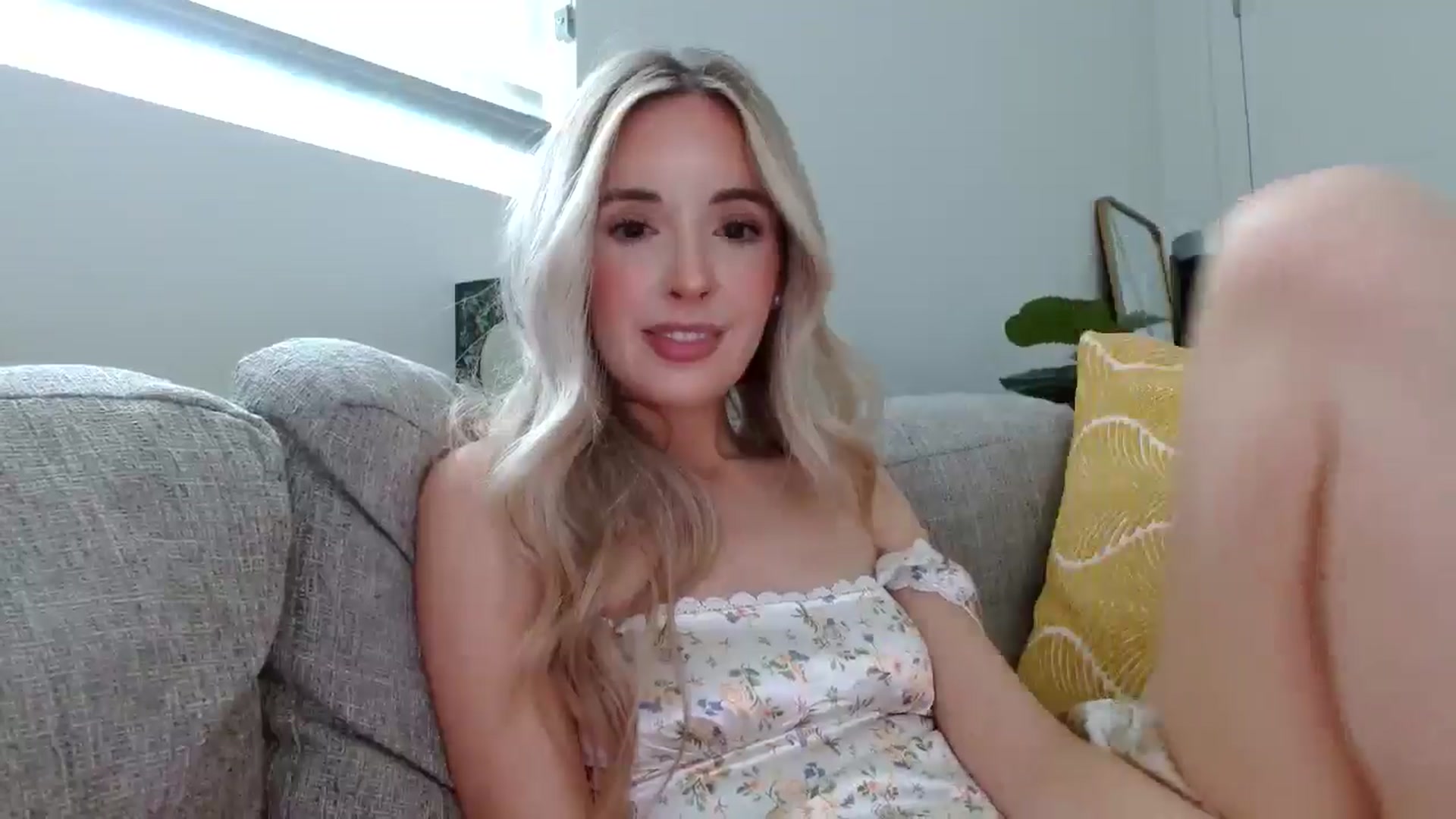 Gallery image thumbnail from Vegansoda's myfreecams stream on, 05/05/2024, 22:54 image 3 of 20