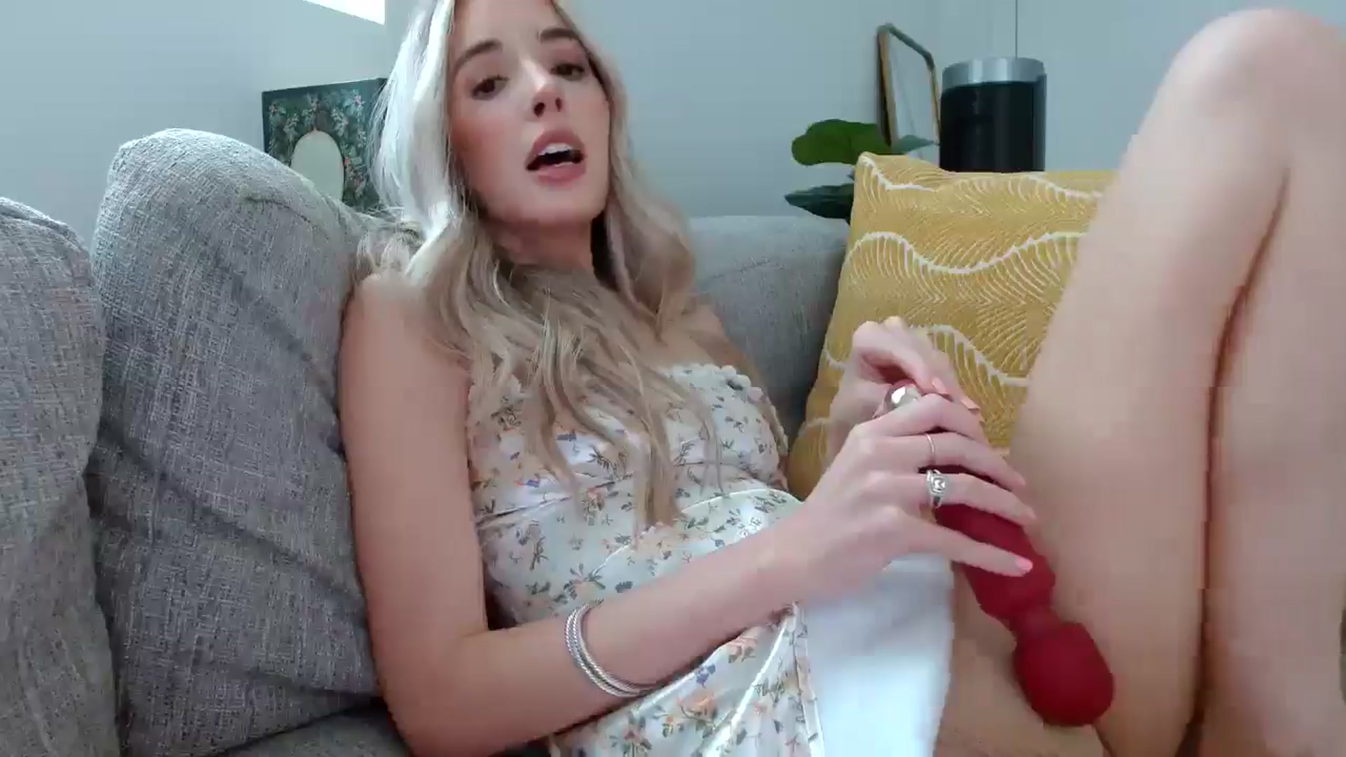 Gallery image thumbnail from Vegansoda's myfreecams stream on, 05/05/2024, 22:54 image 11 of 20