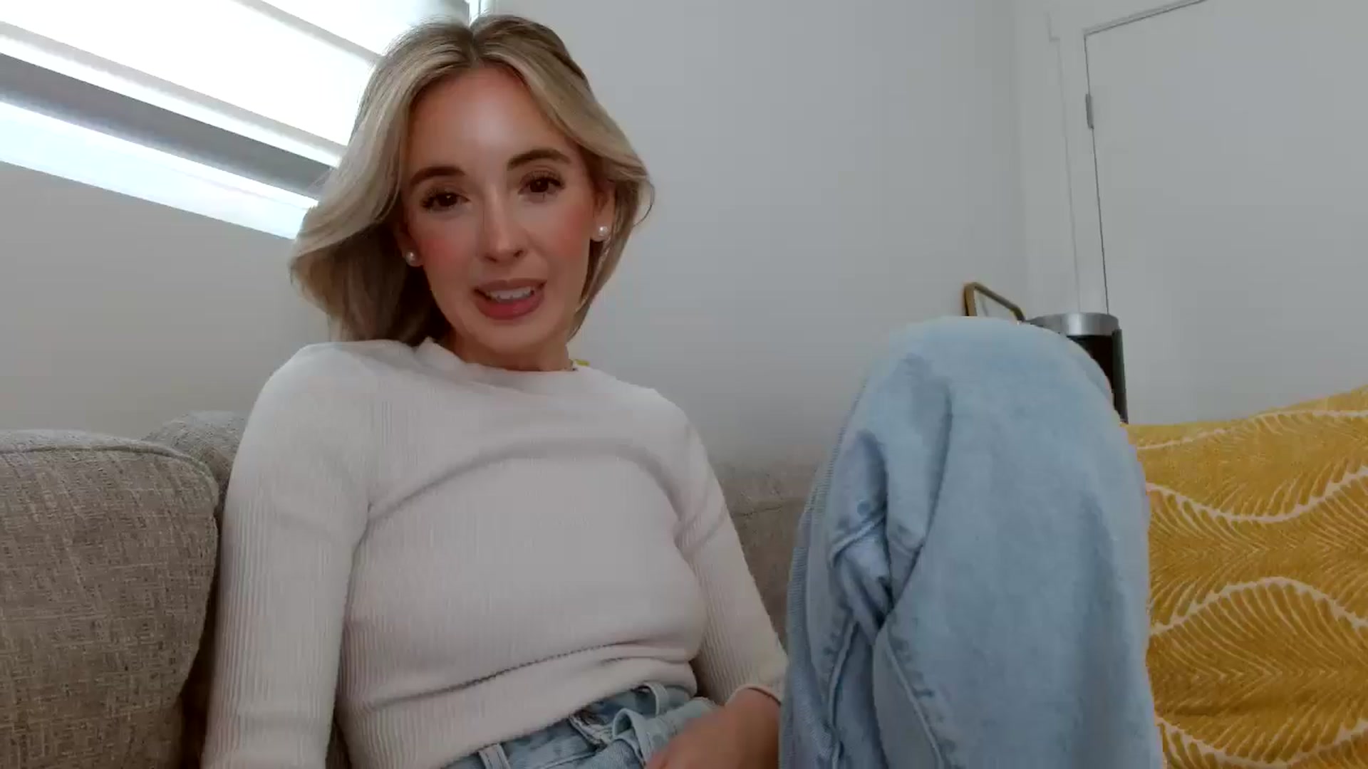 Gallery image thumbnail from Vegansoda's myfreecams stream on, 05/06/2024, 21:50 image 4 of 20