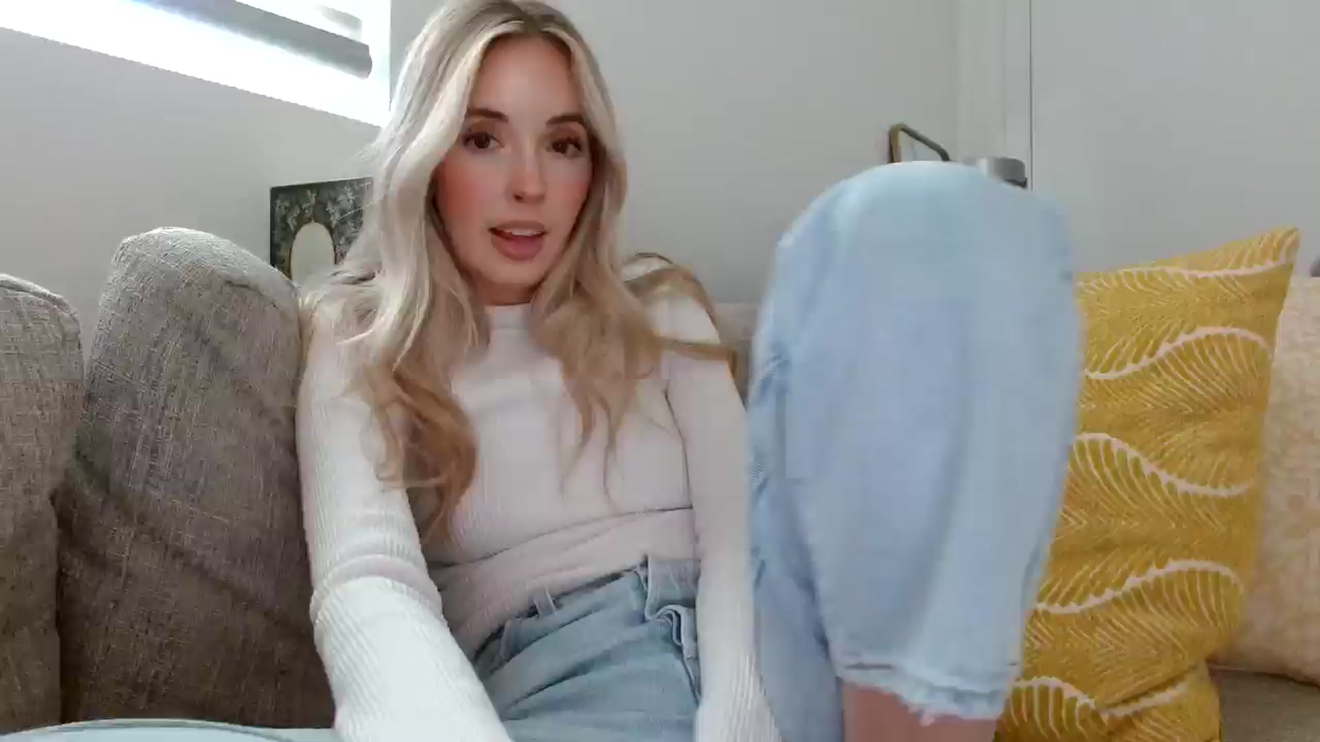 Gallery image thumbnail from Vegansoda's myfreecams stream on, 05/06/2024, 21:50 image 17 of 20