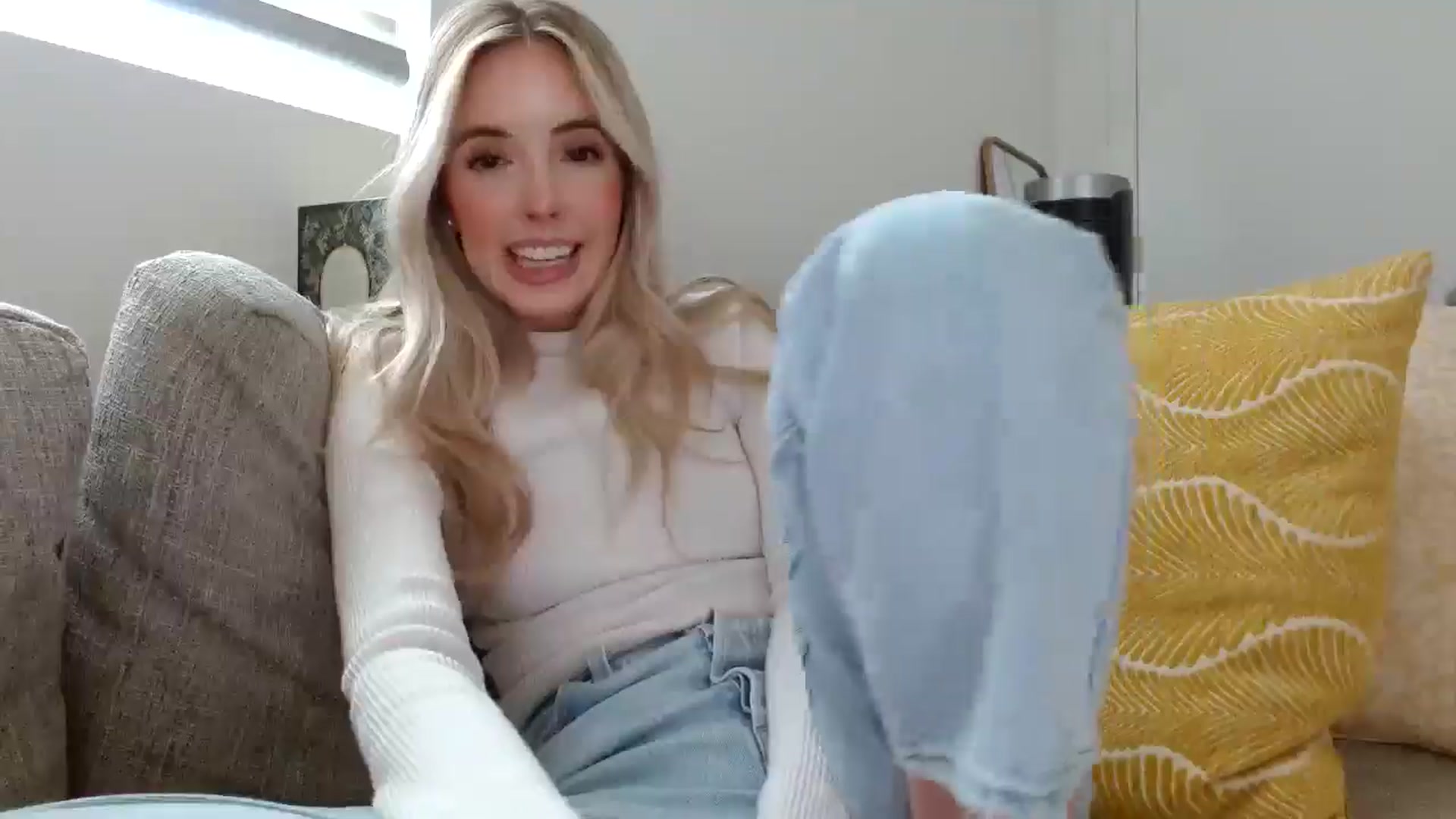 Gallery image thumbnail from Vegansoda's myfreecams stream on, 05/06/2024, 21:50 image 18 of 20