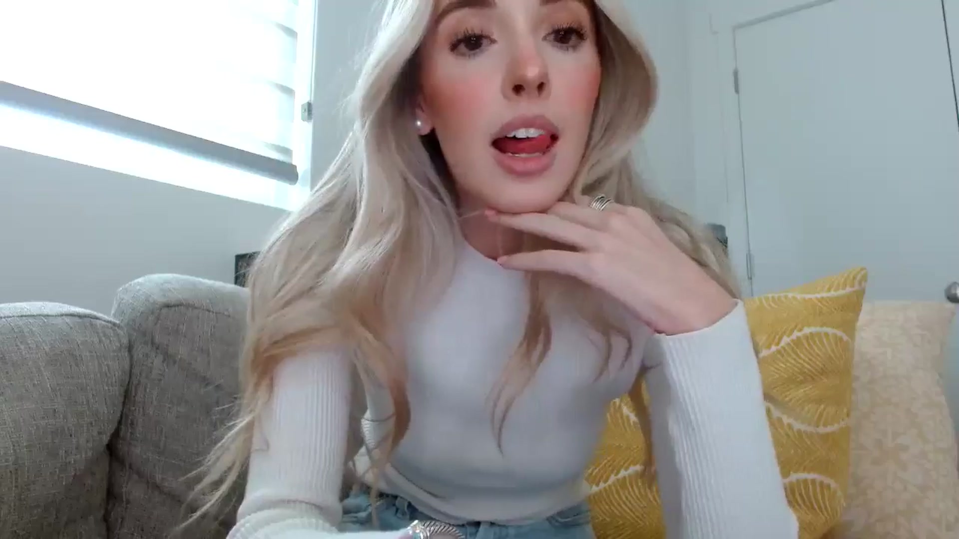 Gallery image thumbnail from Vegansoda's myfreecams stream on, 05/06/2024, 21:50 image 14 of 20