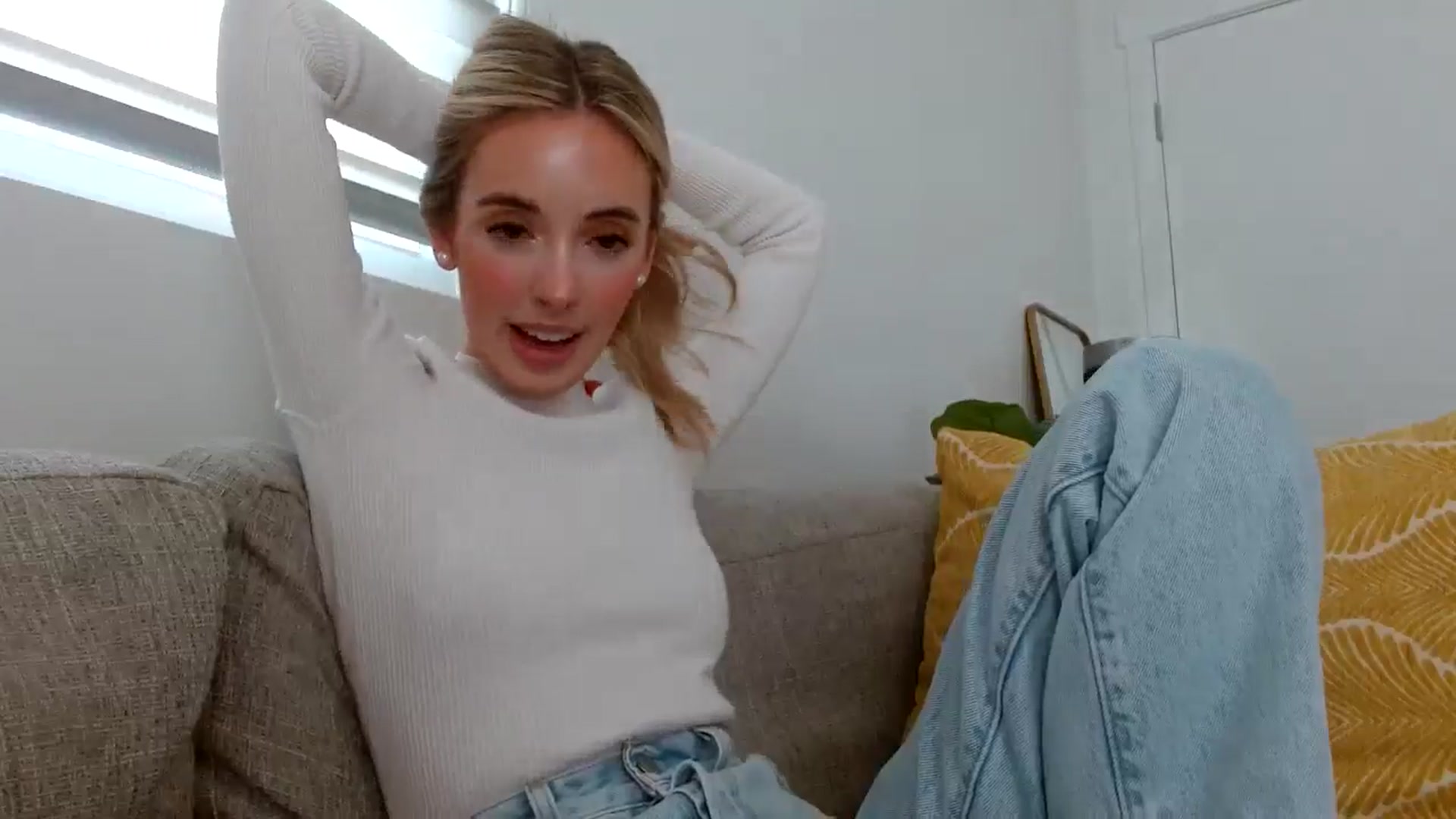 Gallery image thumbnail from Vegansoda's myfreecams stream on, 05/06/2024, 21:50 image 3 of 20