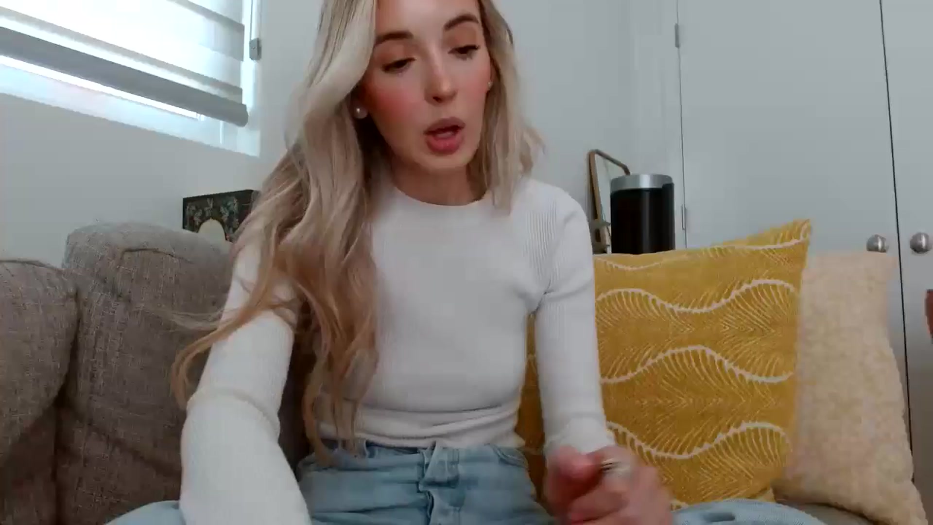Gallery image thumbnail from Vegansoda's myfreecams stream on, 05/06/2024, 21:50 image 20 of 20