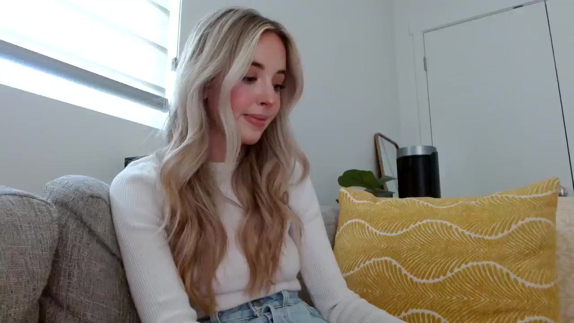Gallery image thumbnail from Vegansoda's myfreecams stream on, 05/06/2024, 23:15 image 1 of 20