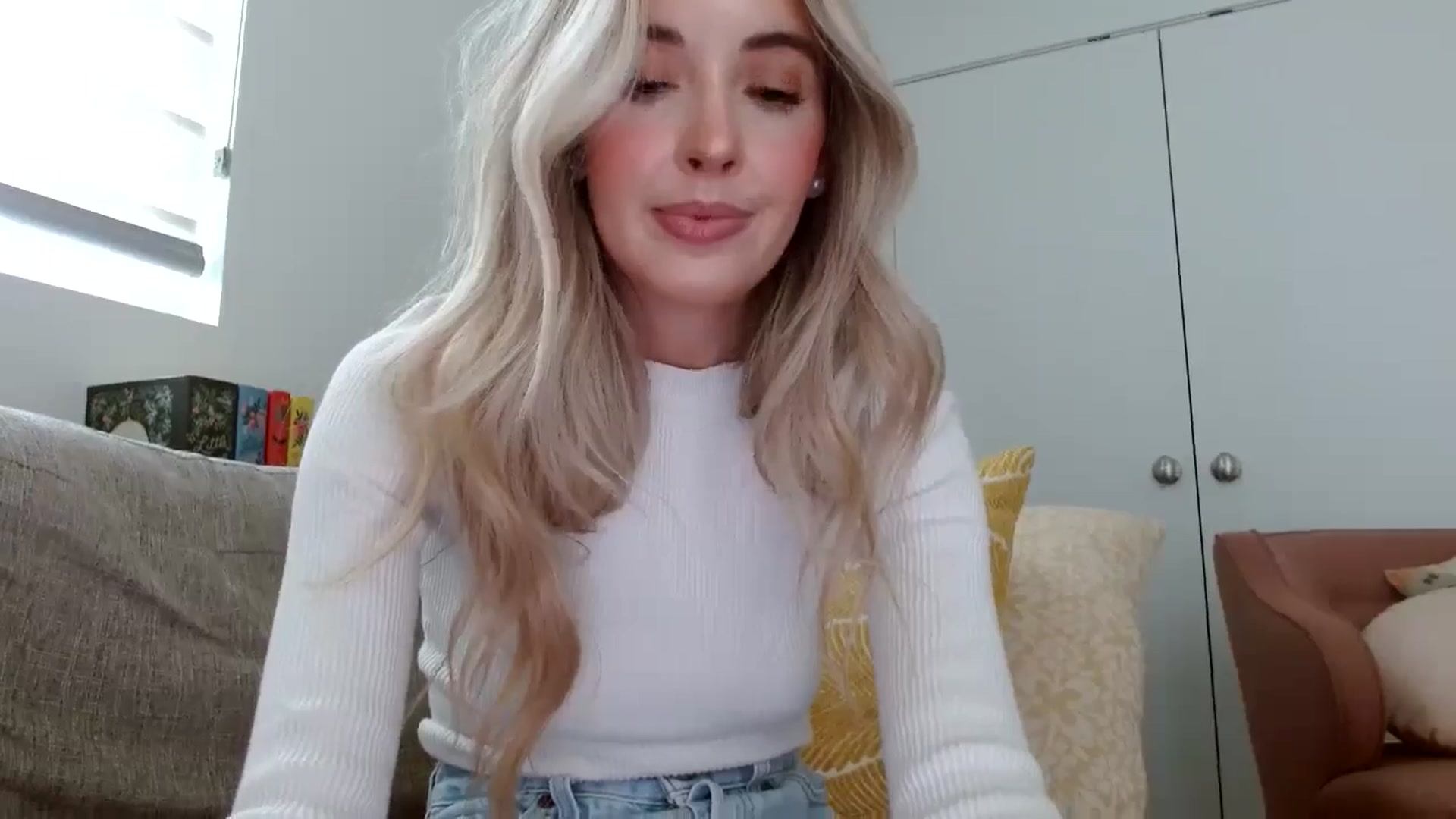 Gallery image thumbnail from Vegansoda's myfreecams stream on, 05/06/2024, 23:15 image 17 of 20