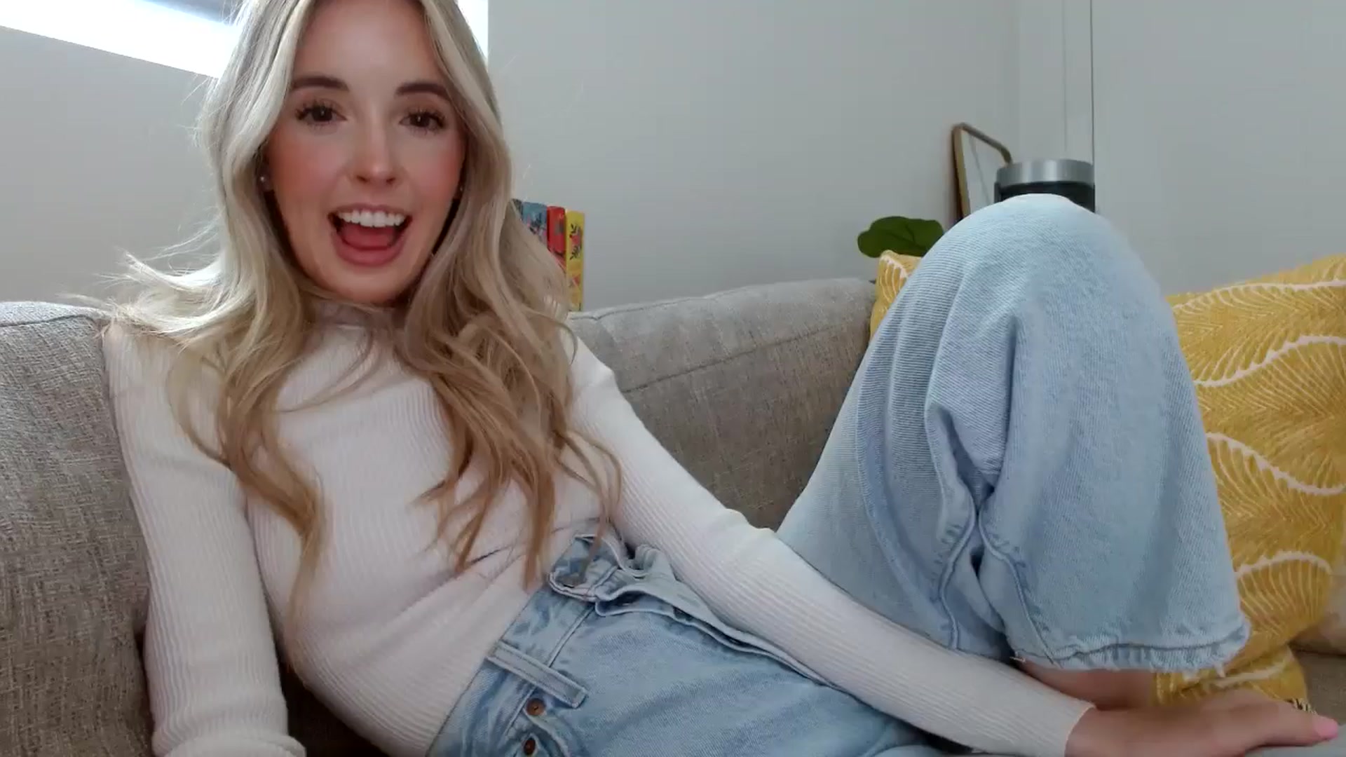 Gallery image thumbnail from Vegansoda's myfreecams stream on, 05/06/2024, 23:15 image 12 of 20