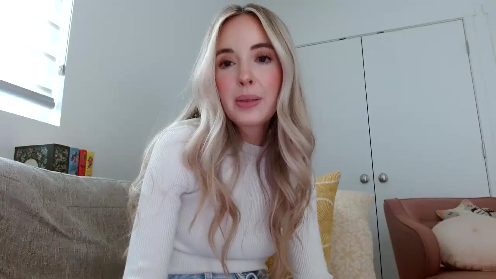 Gallery image thumbnail from Vegansoda's myfreecams stream on, 05/06/2024, 23:15 image 14 of 20