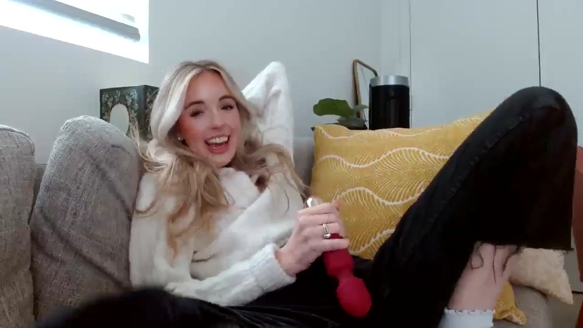 Gallery image thumbnail from Vegansoda's myfreecams stream on, 05/07/2024, 21:19 image 15 of 20