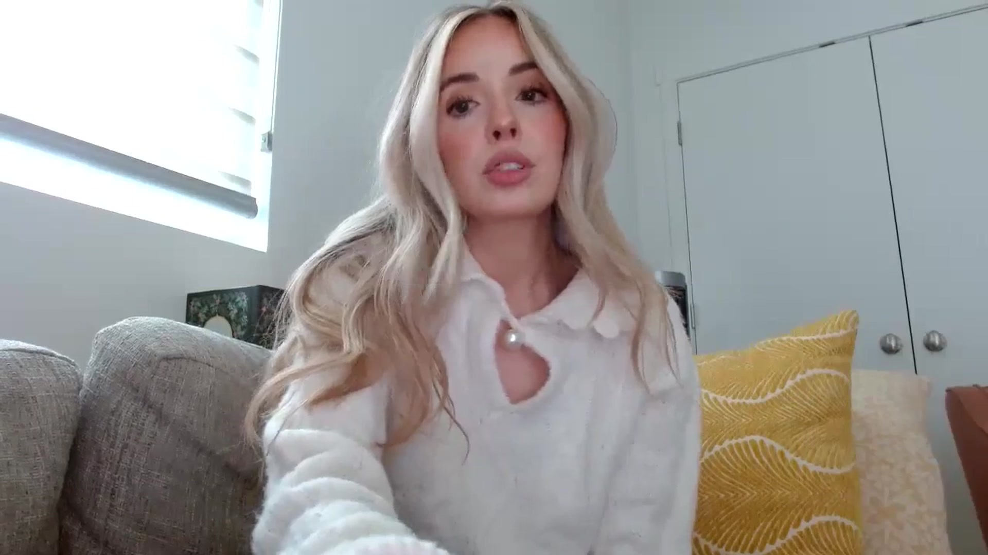 Gallery image thumbnail from Vegansoda's myfreecams stream on, 05/07/2024, 21:19 image 14 of 20