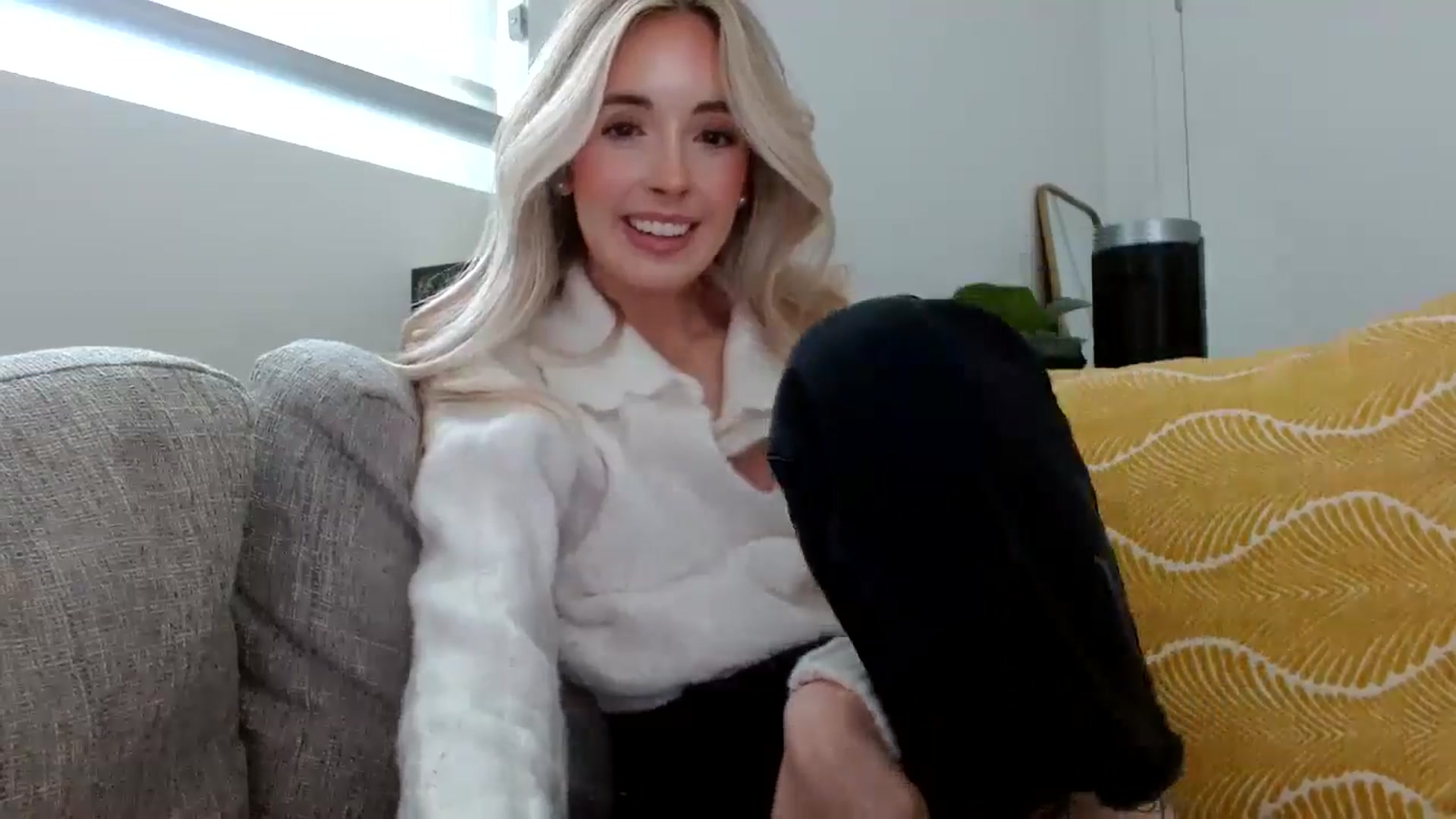 Gallery image thumbnail from Vegansoda's myfreecams stream on, 05/07/2024, 21:19 image 12 of 20