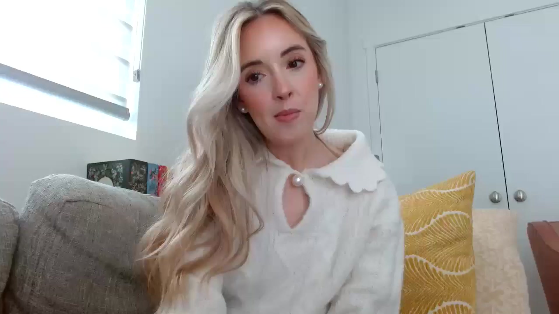Gallery image thumbnail from Vegansoda's myfreecams stream on, 05/07/2024, 21:19 image 1 of 20