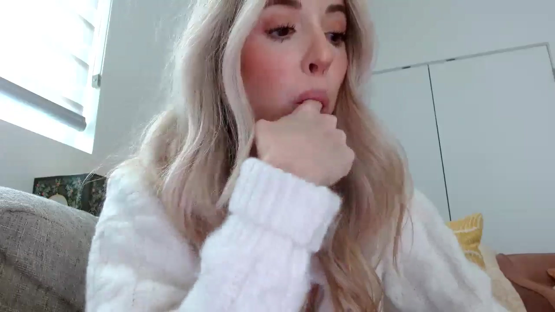 Gallery image thumbnail from Vegansoda's myfreecams stream on, 05/07/2024, 21:19 image 18 of 20