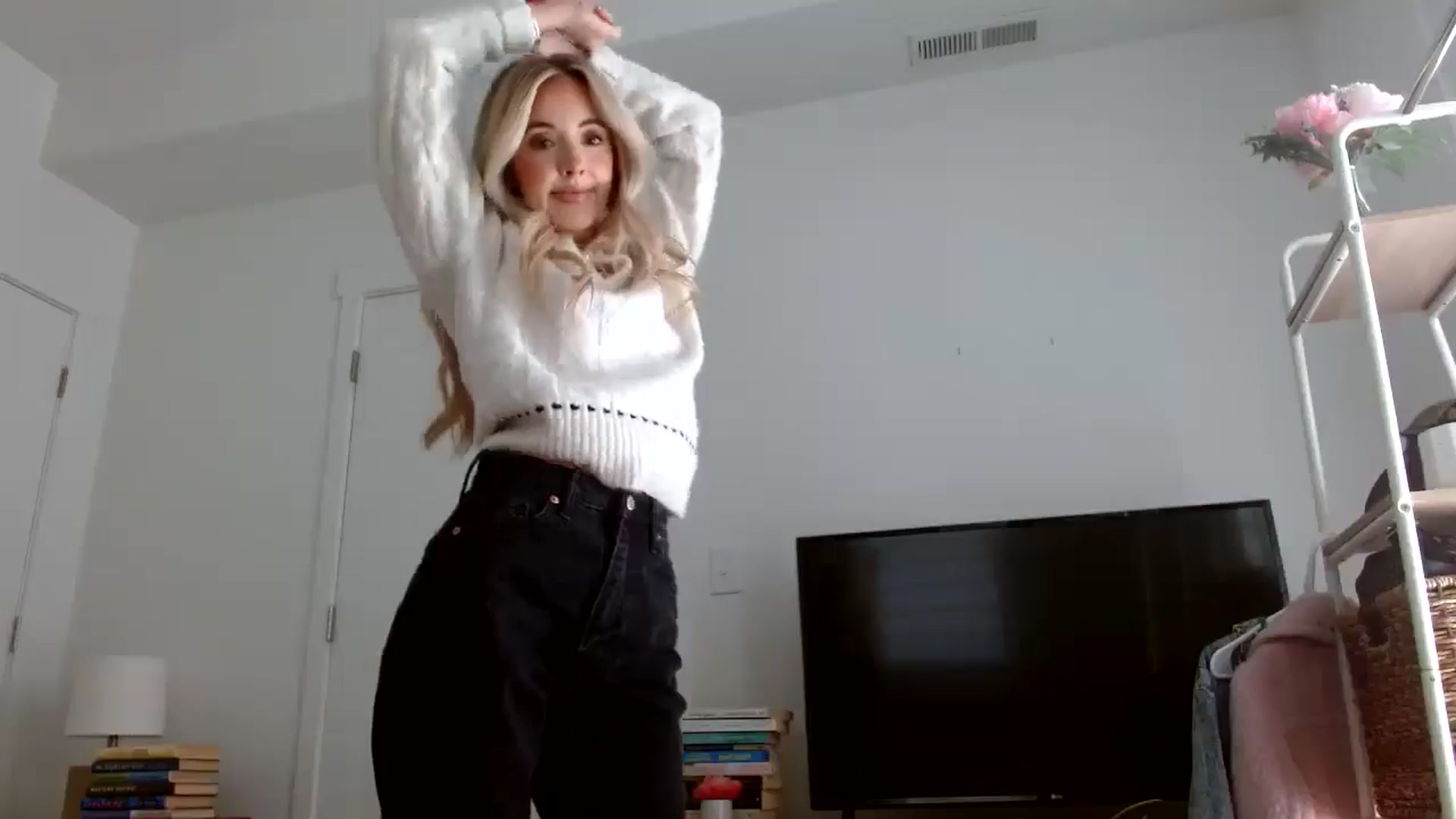 Gallery image thumbnail from Vegansoda's myfreecams stream on, 05/07/2024, 21:19 image 4 of 20