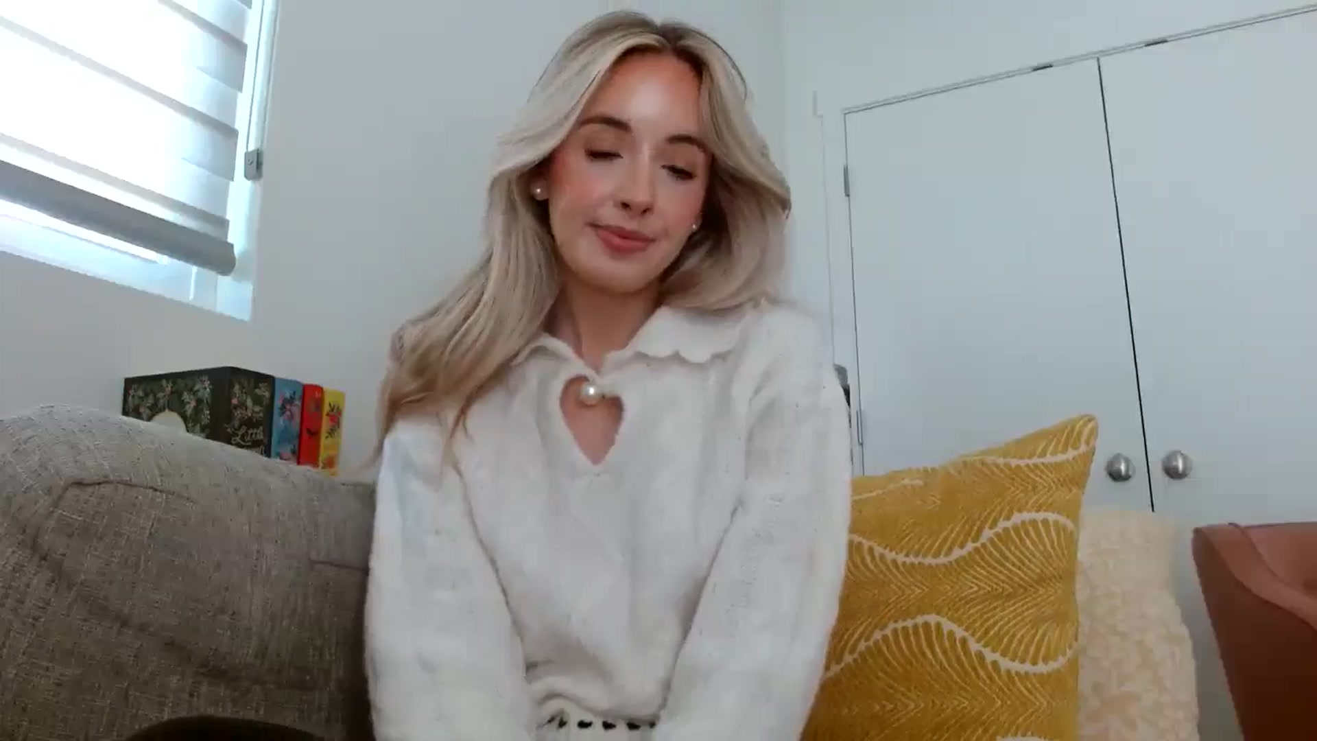 Gallery image thumbnail from Vegansoda's myfreecams stream on, 05/07/2024, 21:19 image 3 of 20