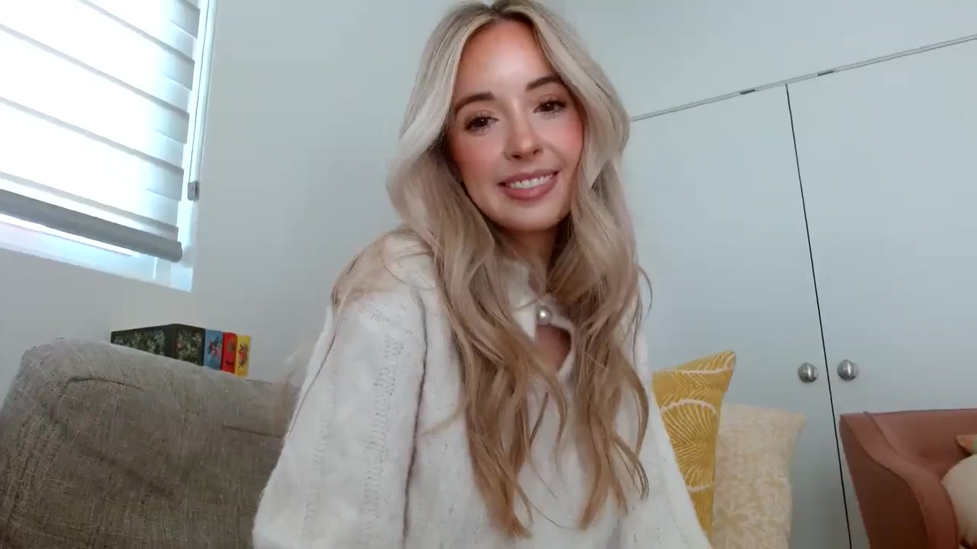 Gallery image thumbnail from Vegansoda's myfreecams stream on, 05/07/2024, 21:19 image 5 of 20